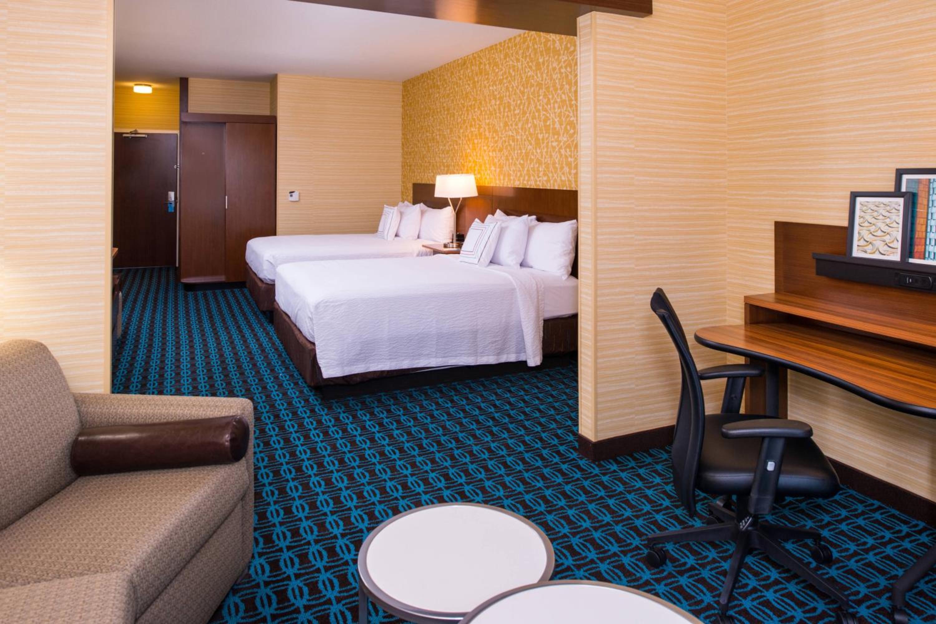 Queen Suite with Sofa Bed - Hearing Accessible