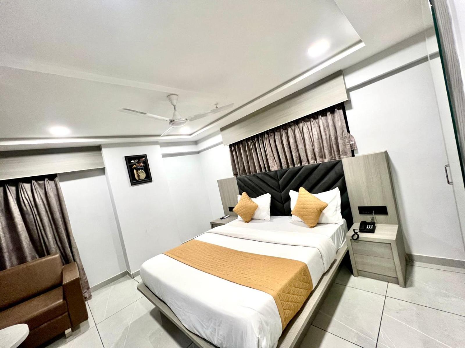 Deluxe Double Room with Bath photo 2