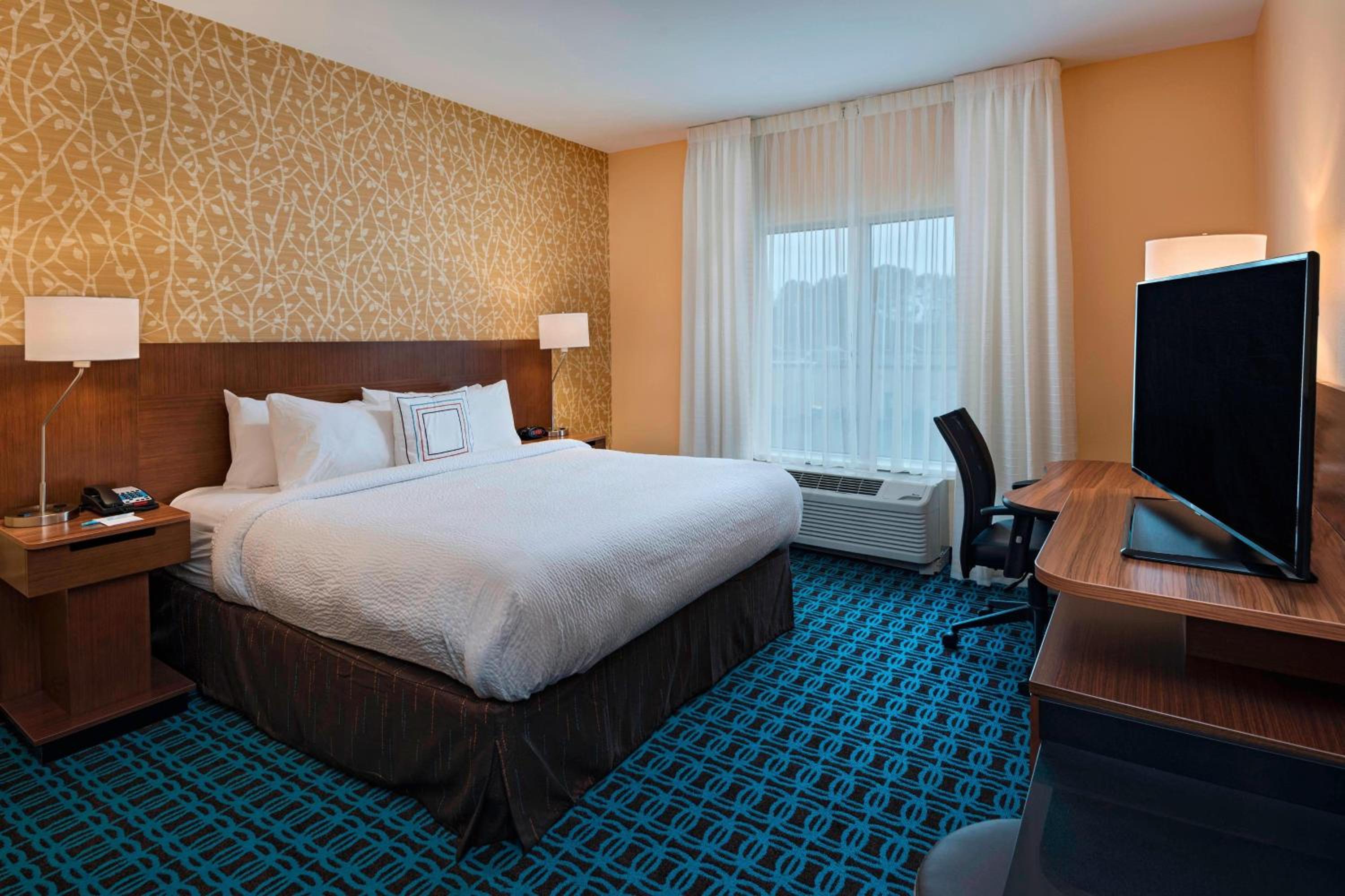 King Room with Roll-In Shower - Mobility Access/Hearing Accessible photo 1