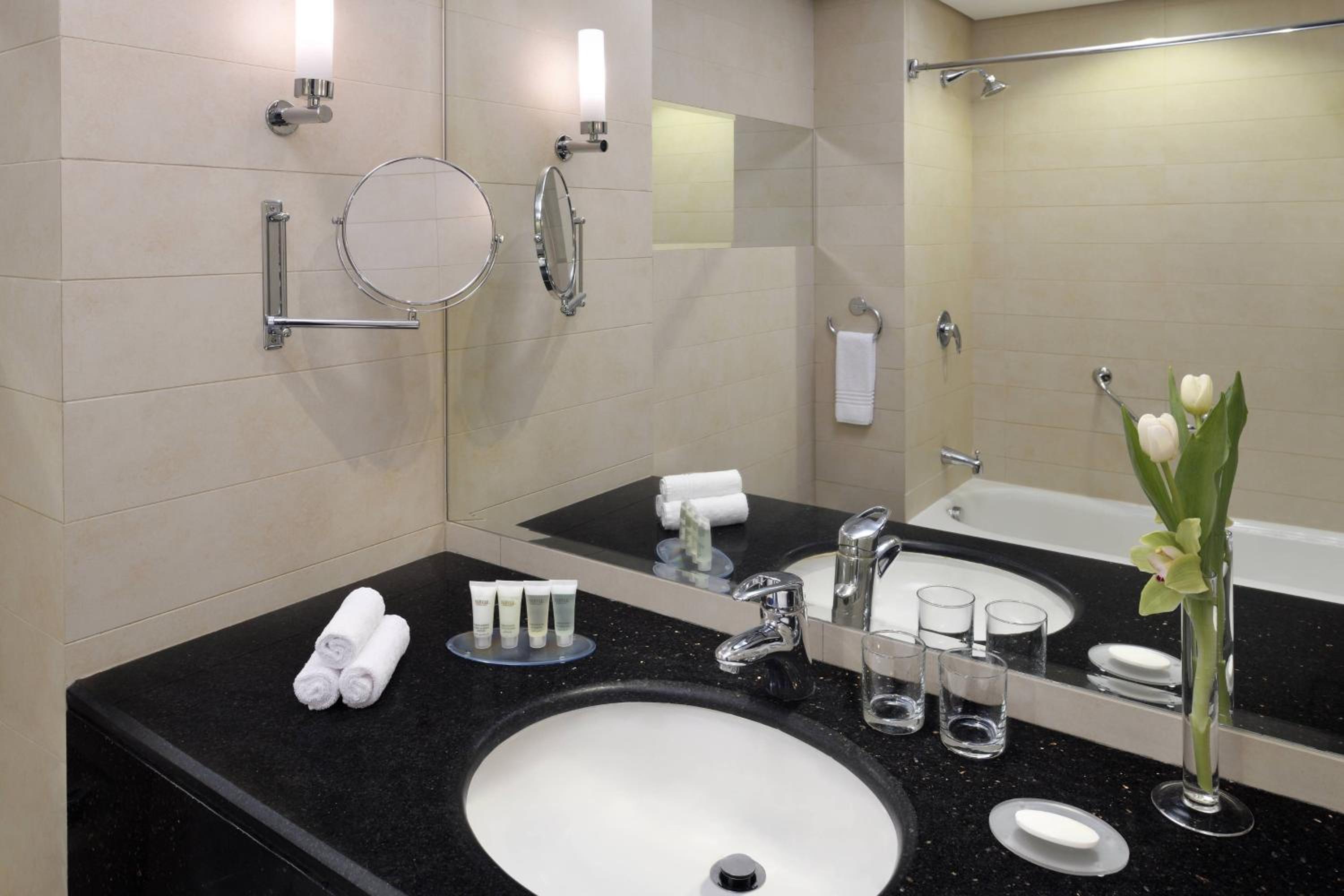 Junior King Suite - Photo 5
