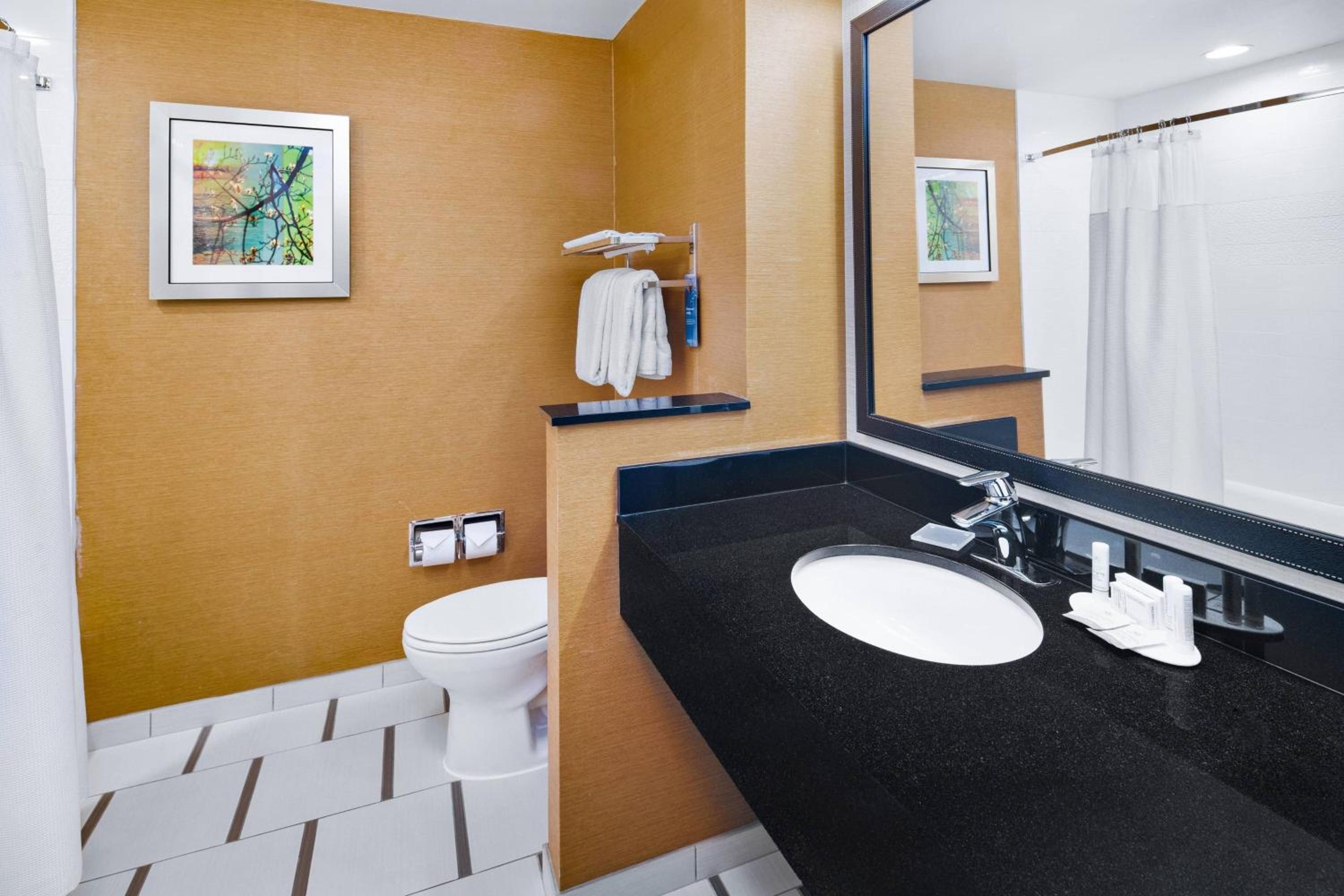Queen Room with Two Queen Beds - Hearing Accessible - Photo 2