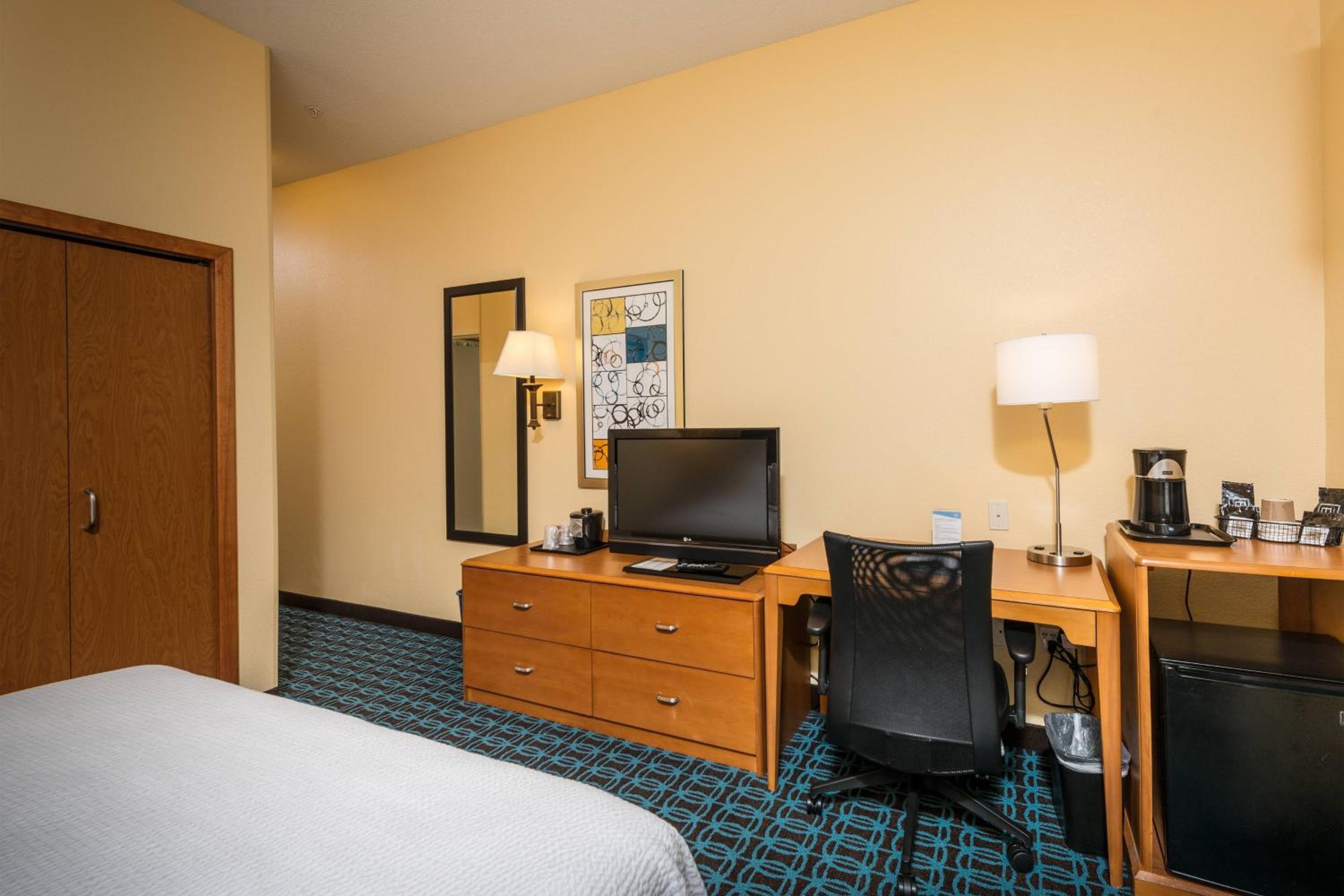 King Room with Roll-in Shower - Mobility and Hearing Accessible photo 1