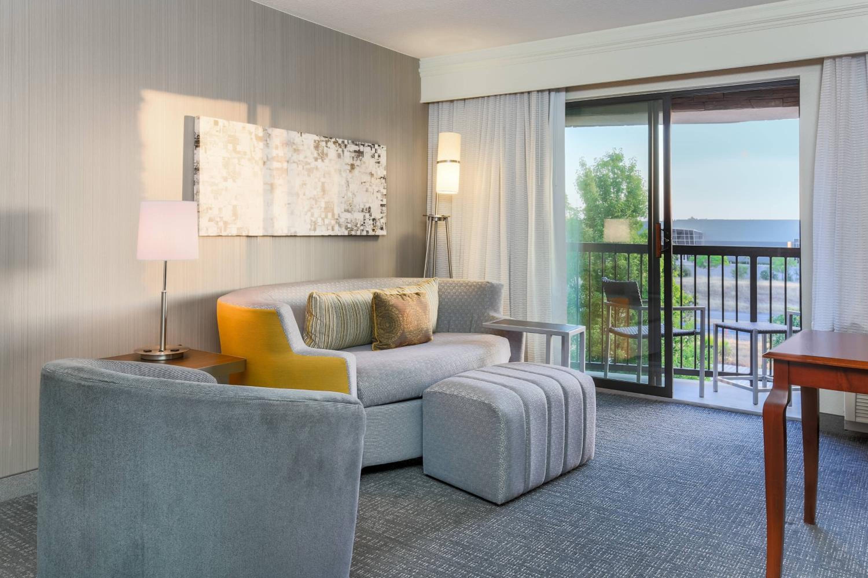 Studio with Two Queen Beds, Balcony and Sofa Bed - Photo 4