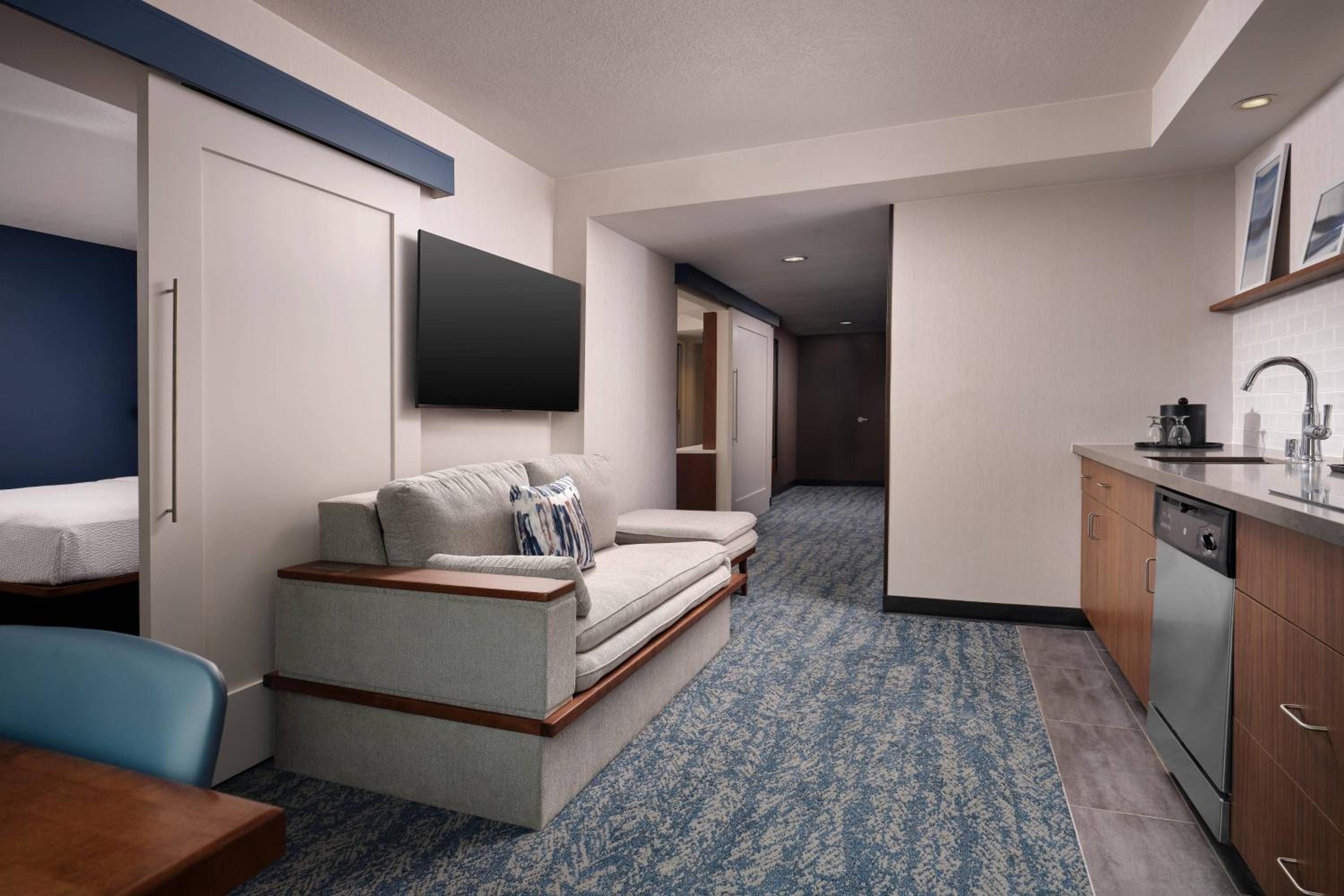 Two-Bedroom Suite - Photo 3
