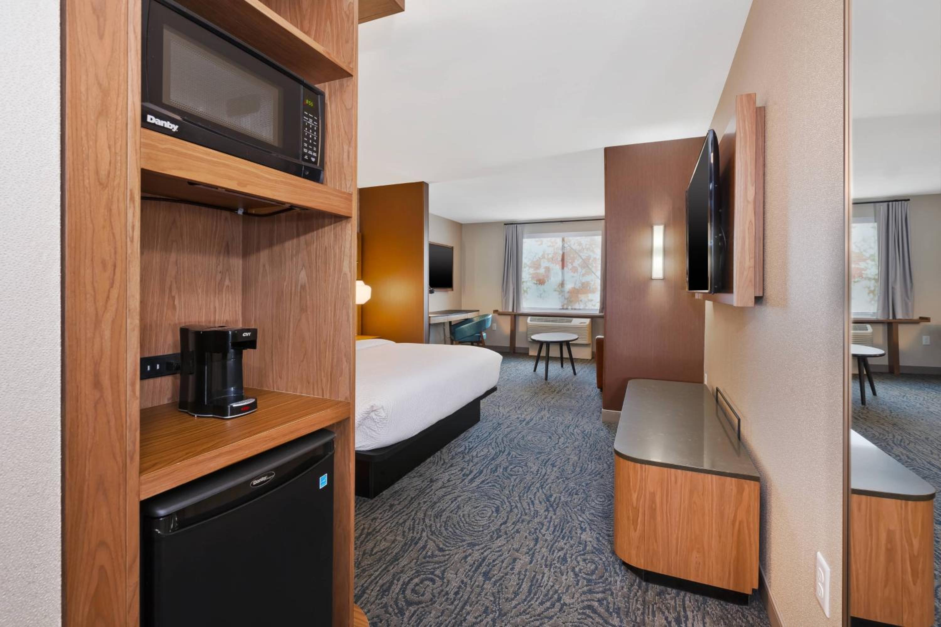 King Room with Roll-in Shower - Mobility and Hearing Accessible photo 2