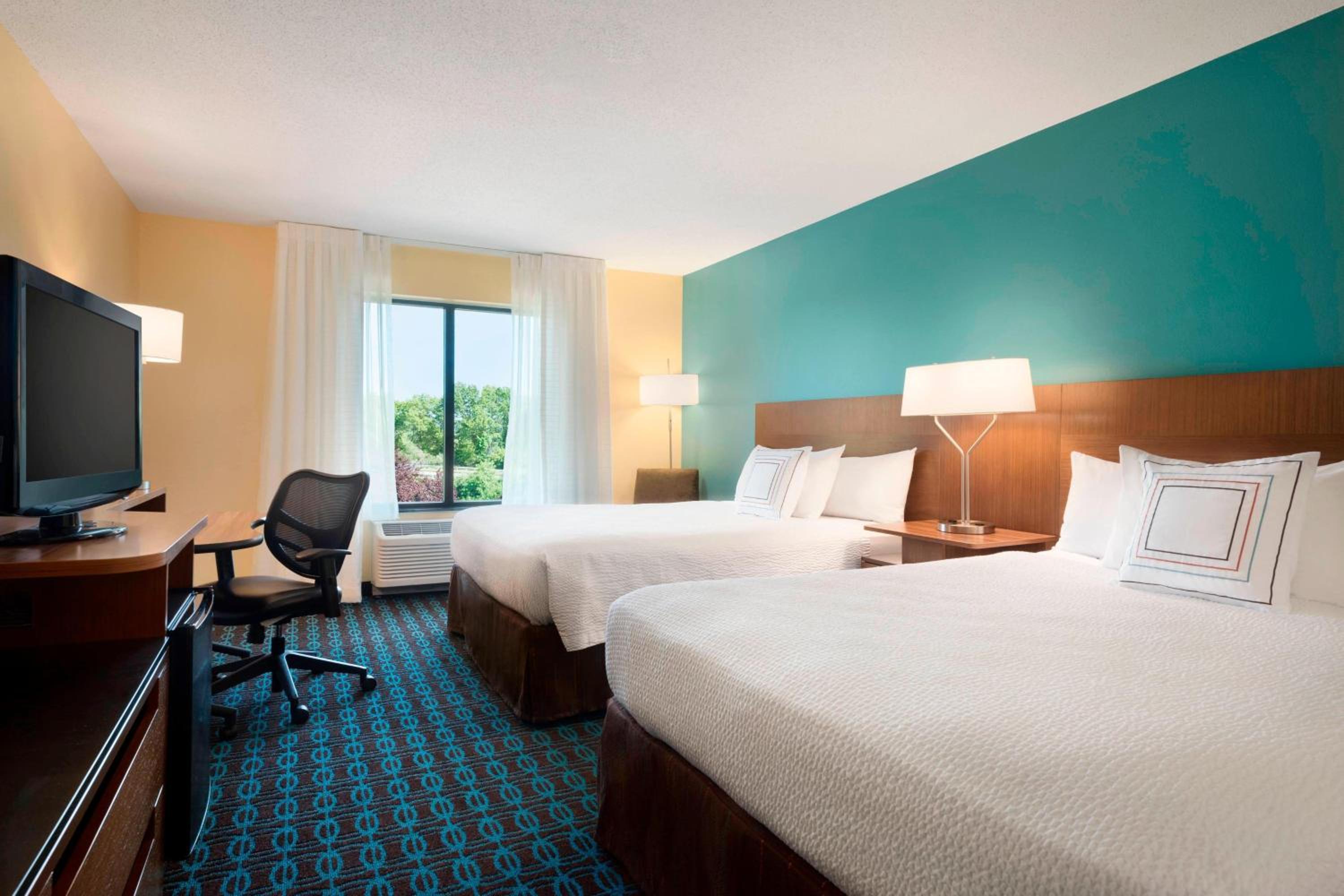 Queen Room with Two Queen Beds - Photo 1