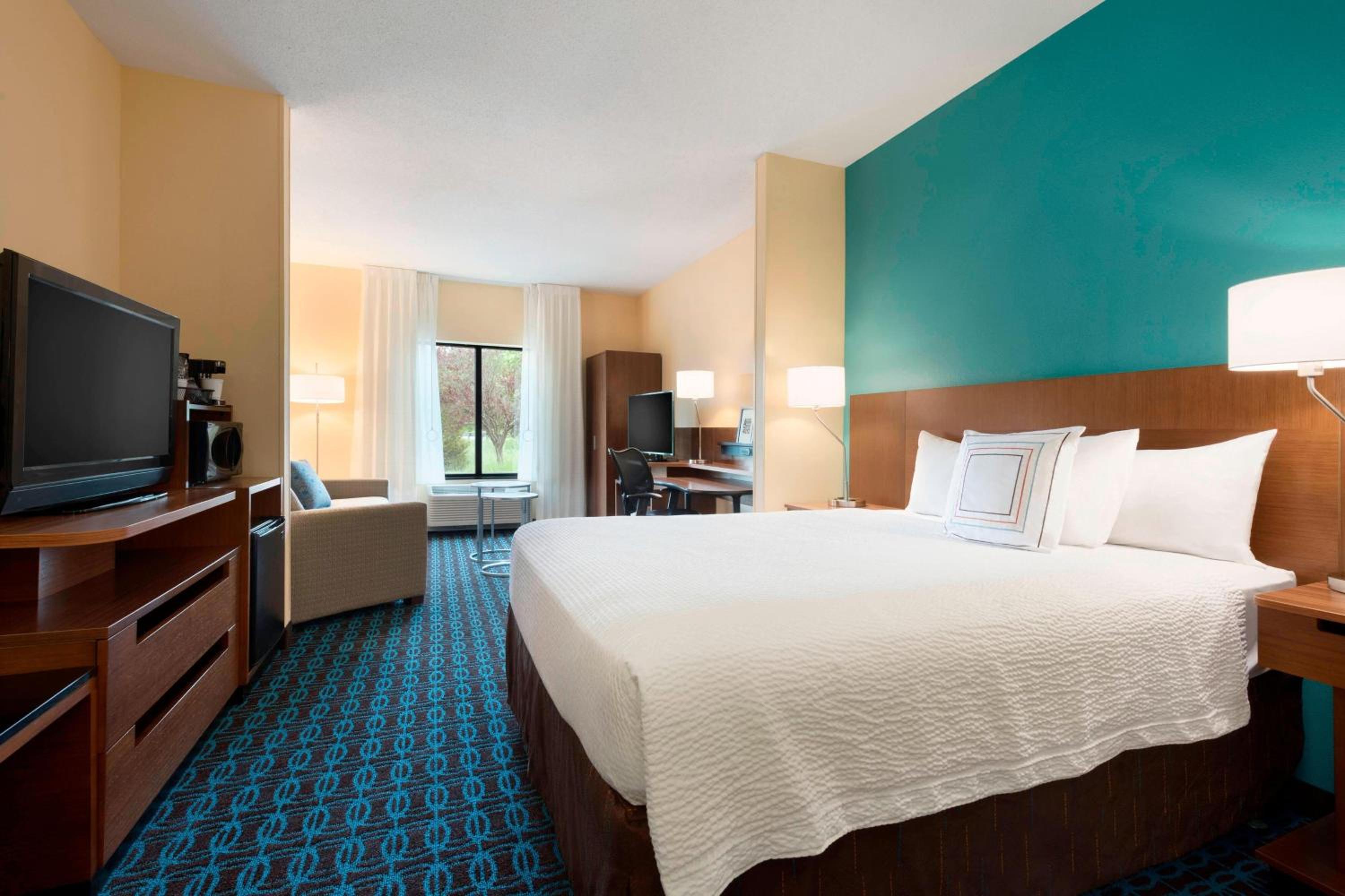 Executive Suite, 1 Queen, Sofa bed (Mobility Accessible w/ Tub) photo 2