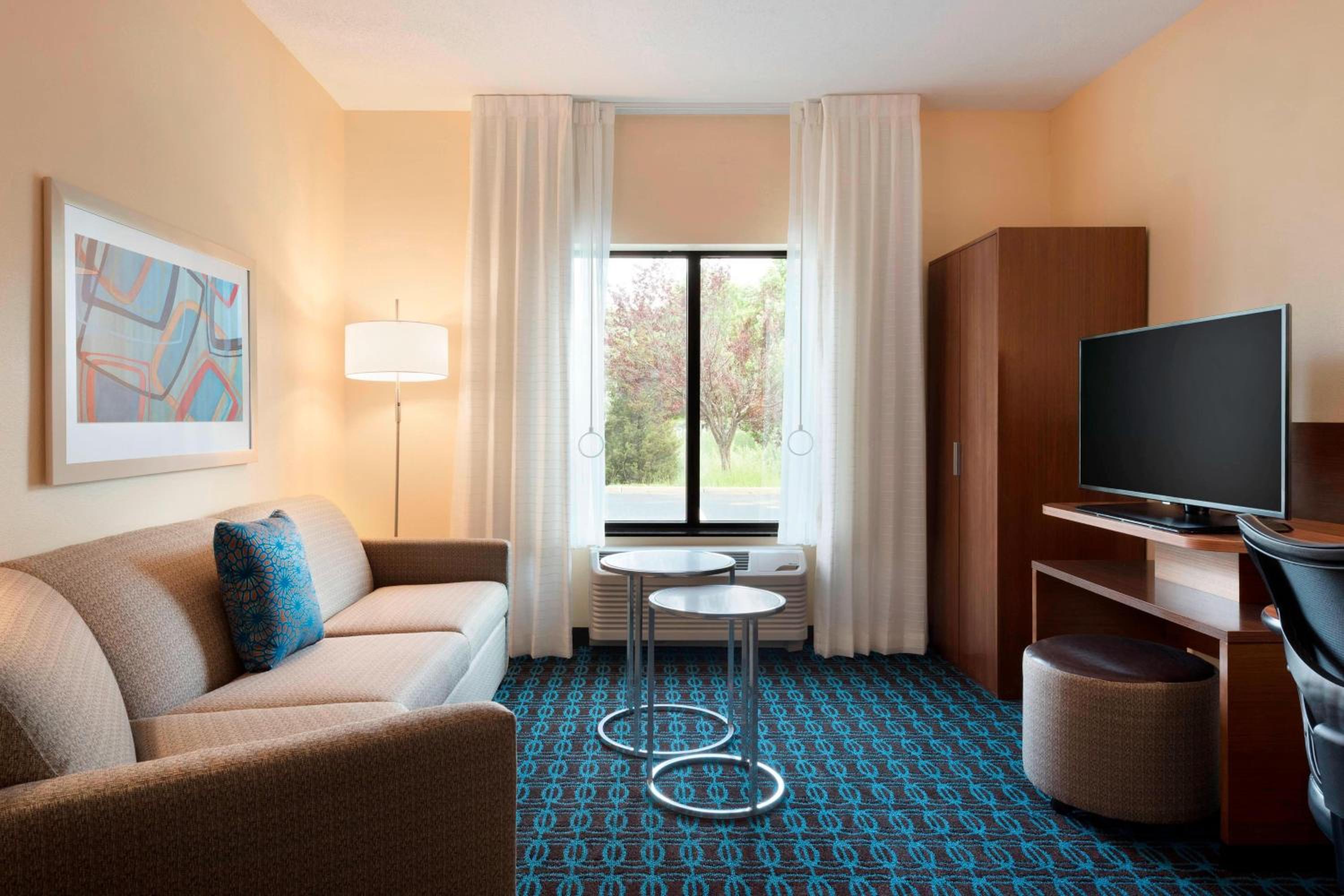 Executive Suite, 1 Queen, Sofa bed (Mobility Accessible w/ Tub) photo 1