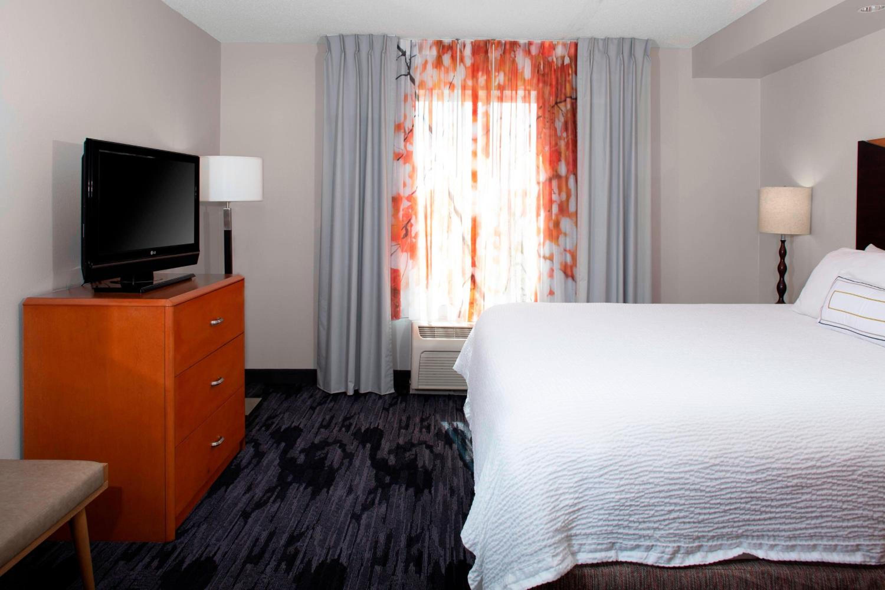 King Suite with Sitting Area and Sofa Bed - Photo 8