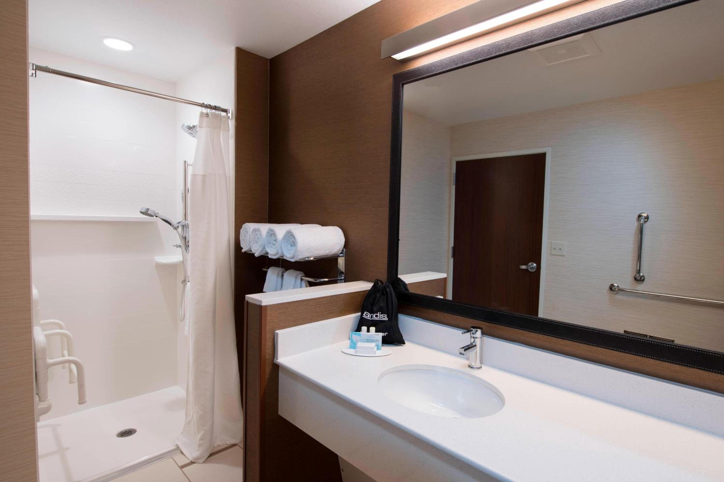 Queen Room with Two Queen Beds - Hearing Accessible photo 2
