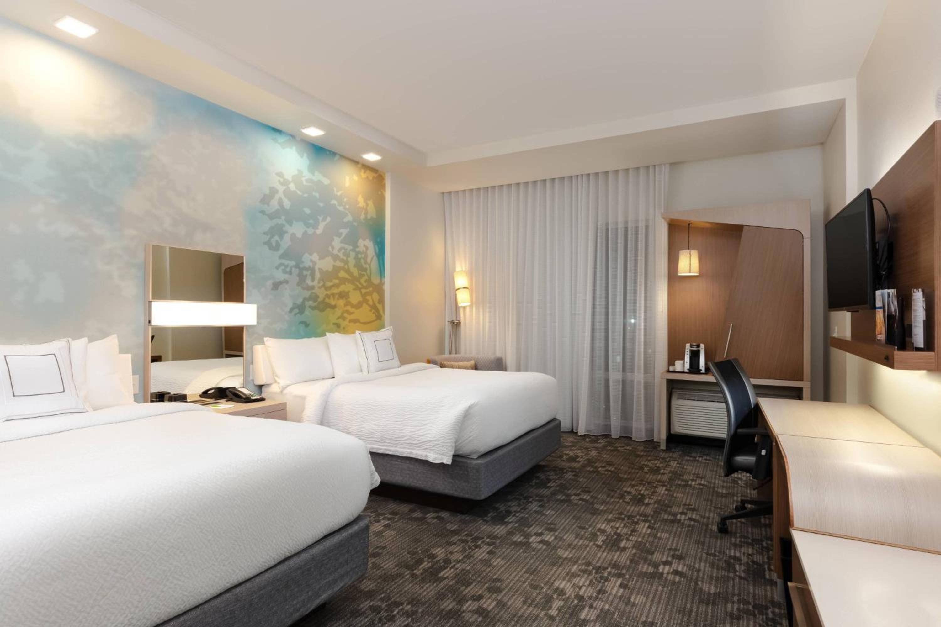 Queen Room with Two Queen Beds - Hearing Accessible