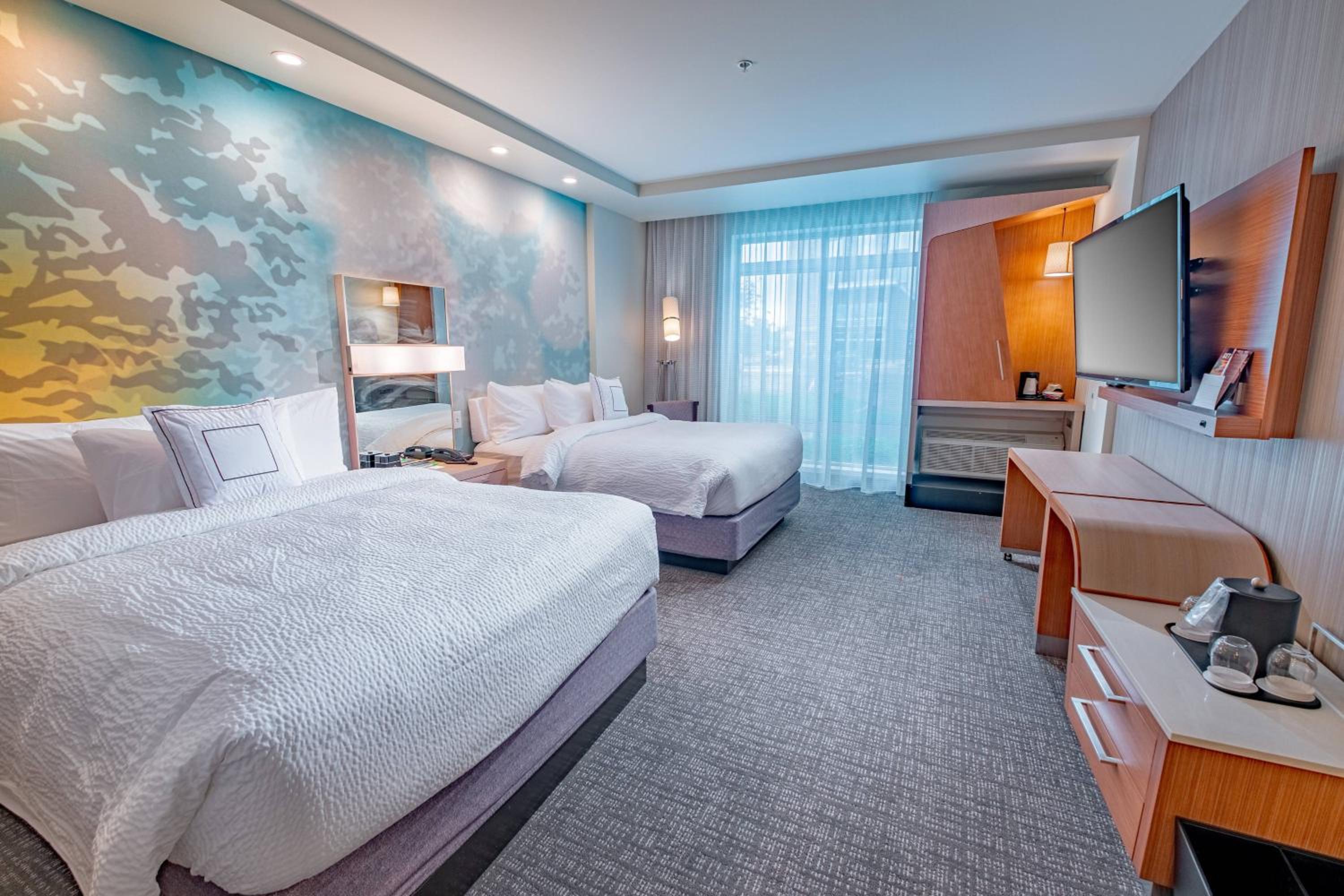 Queen Room with Two Queen Beds photo 1