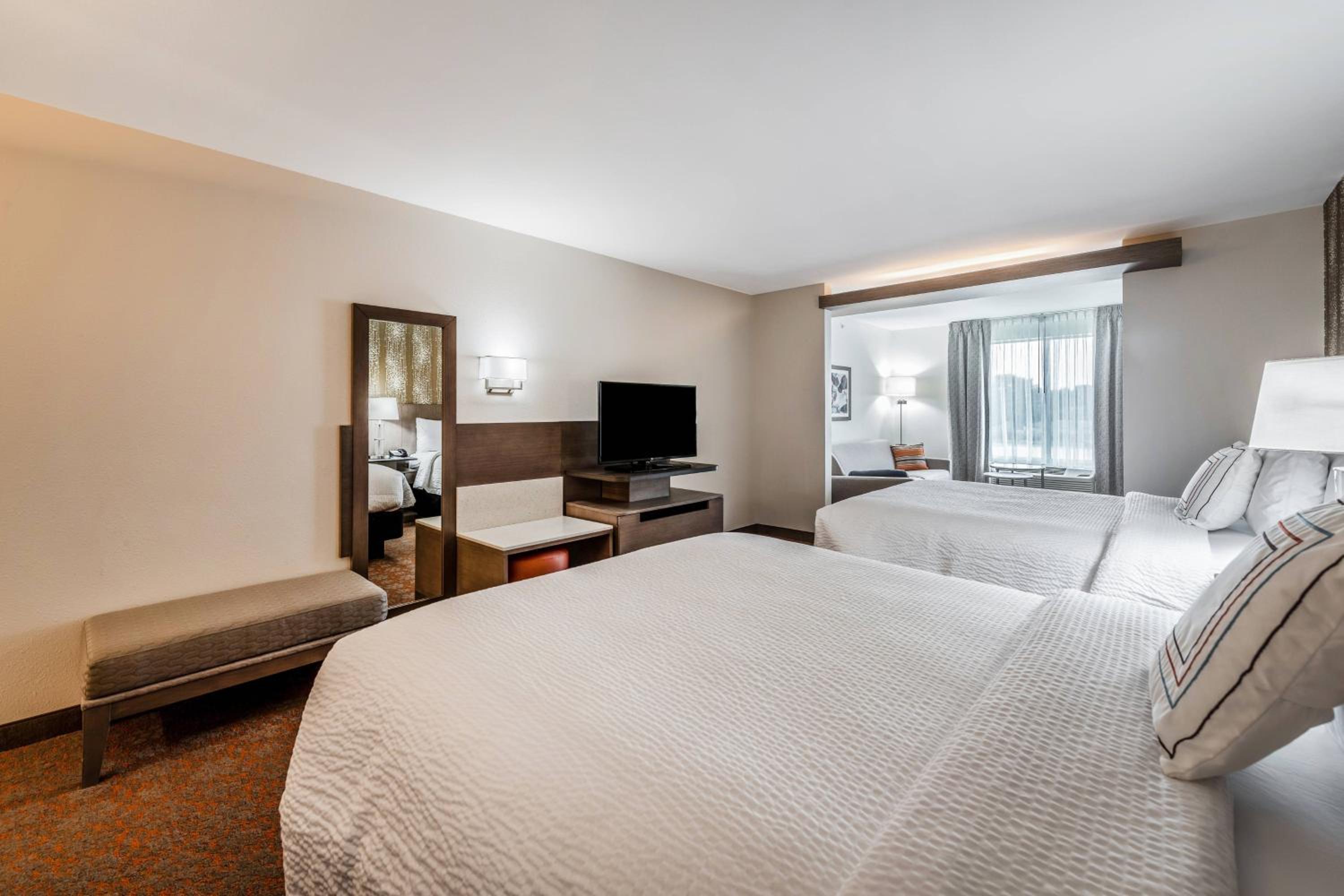 Studio with Two Queen Beds, Bathtub and Sofa Bed - Mobility Access/Hearing Accessible