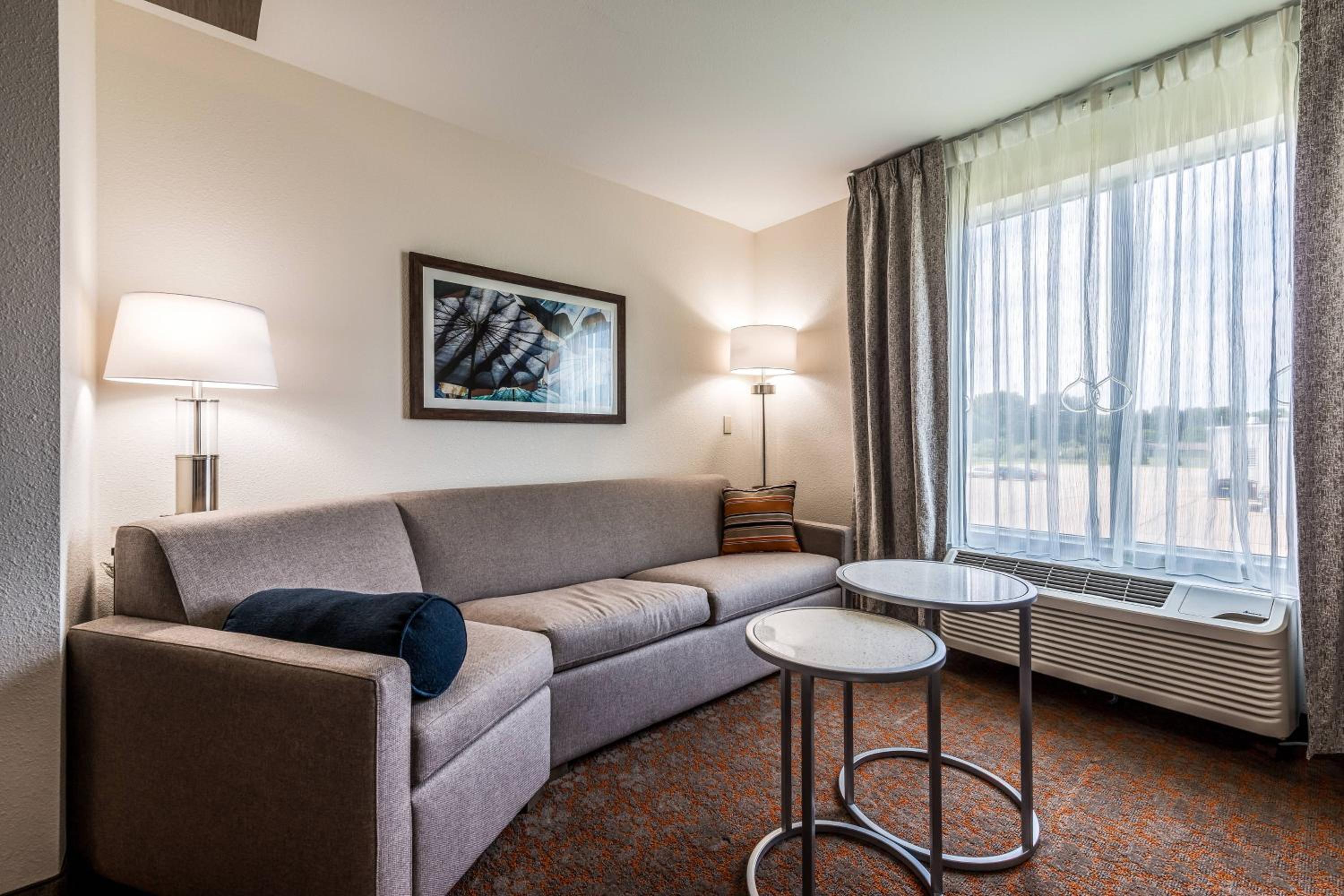 Studio with Two Queen Beds, Bathtub and Sofa Bed - Mobility Access/Hearing Accessible photo 2
