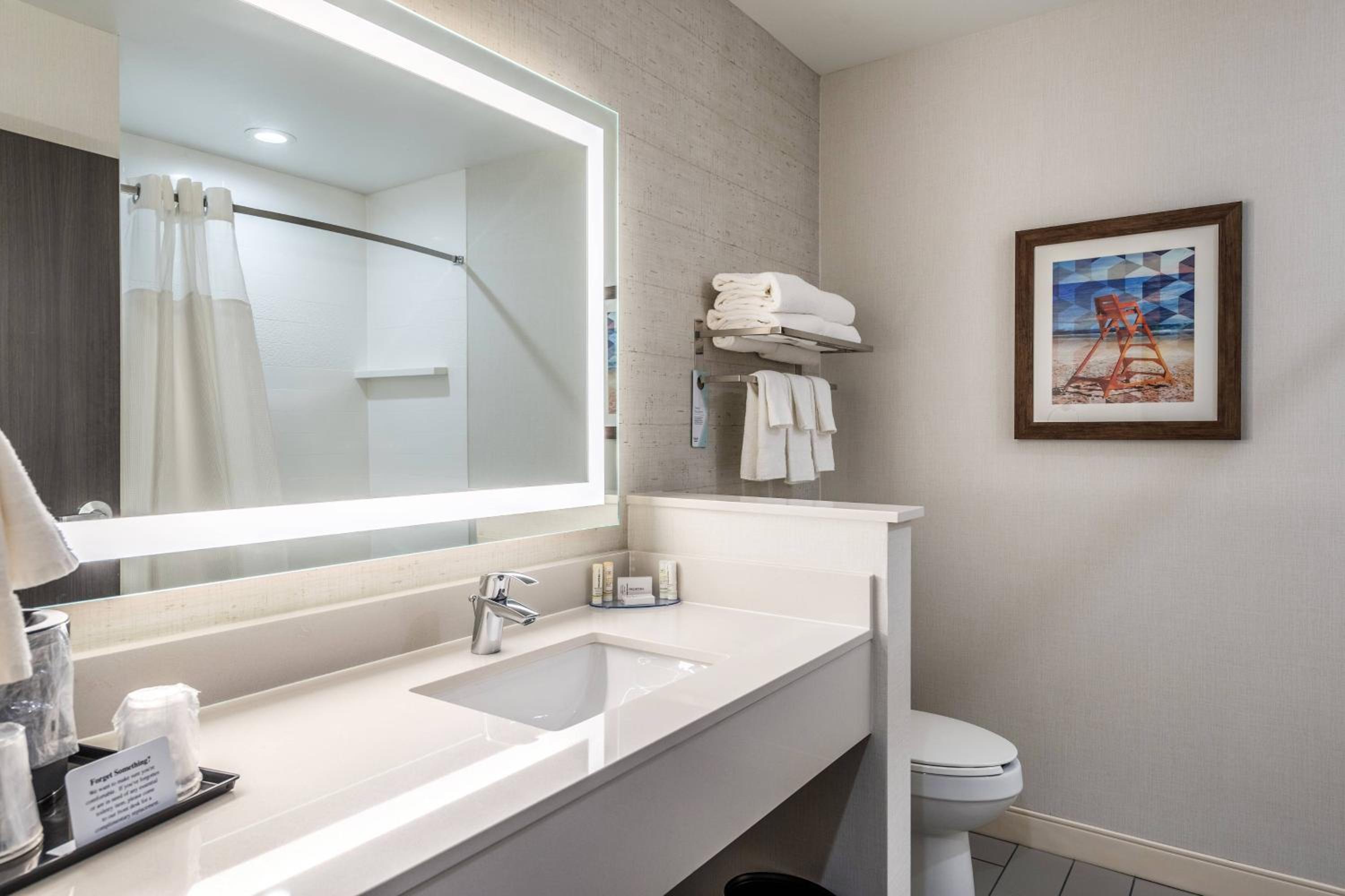 King Room with Bathtub - Mobility Access/Hearing Accessible