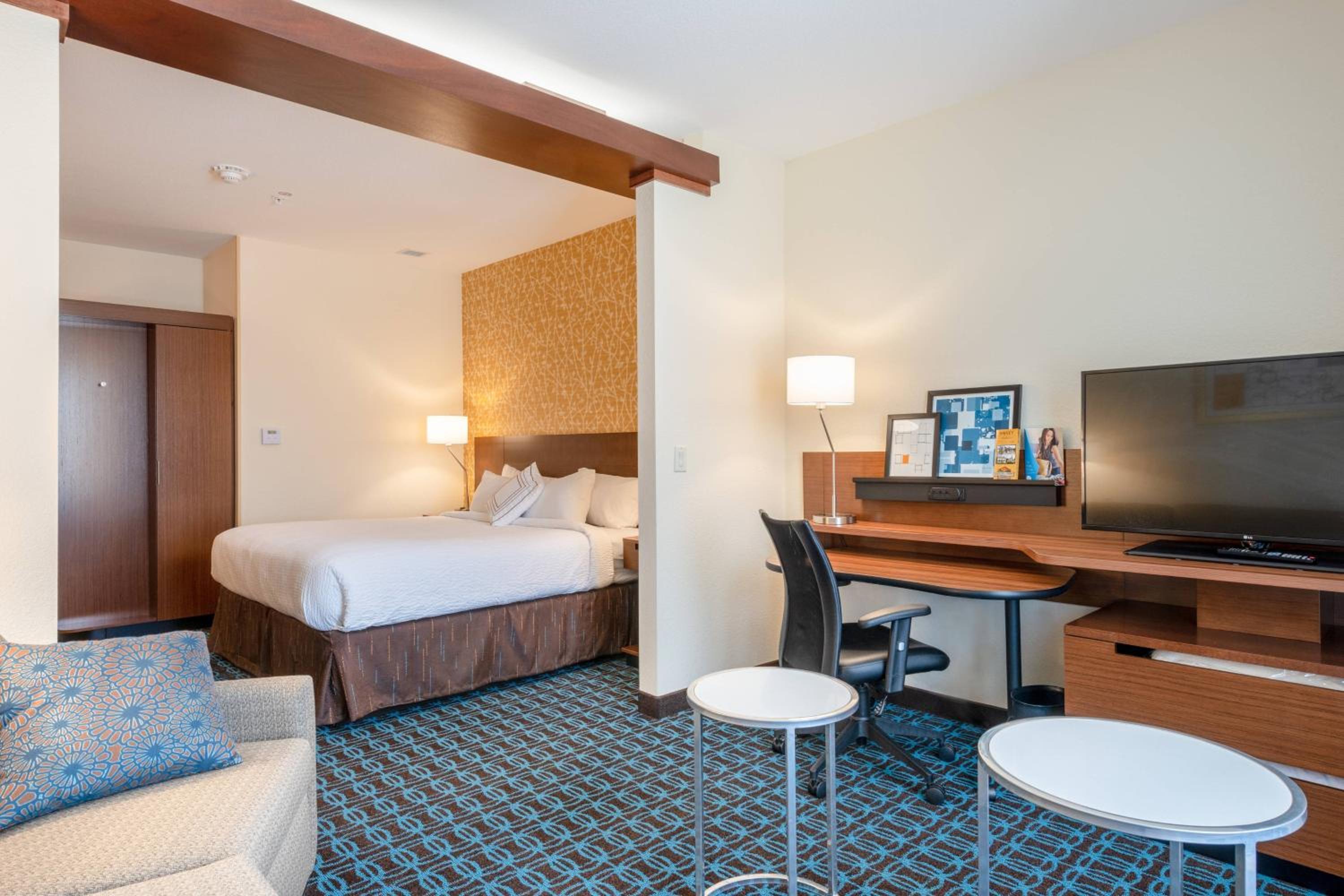 One-Bedroom King Suite with Sofa Bed - Hearing Accessible photo 2
