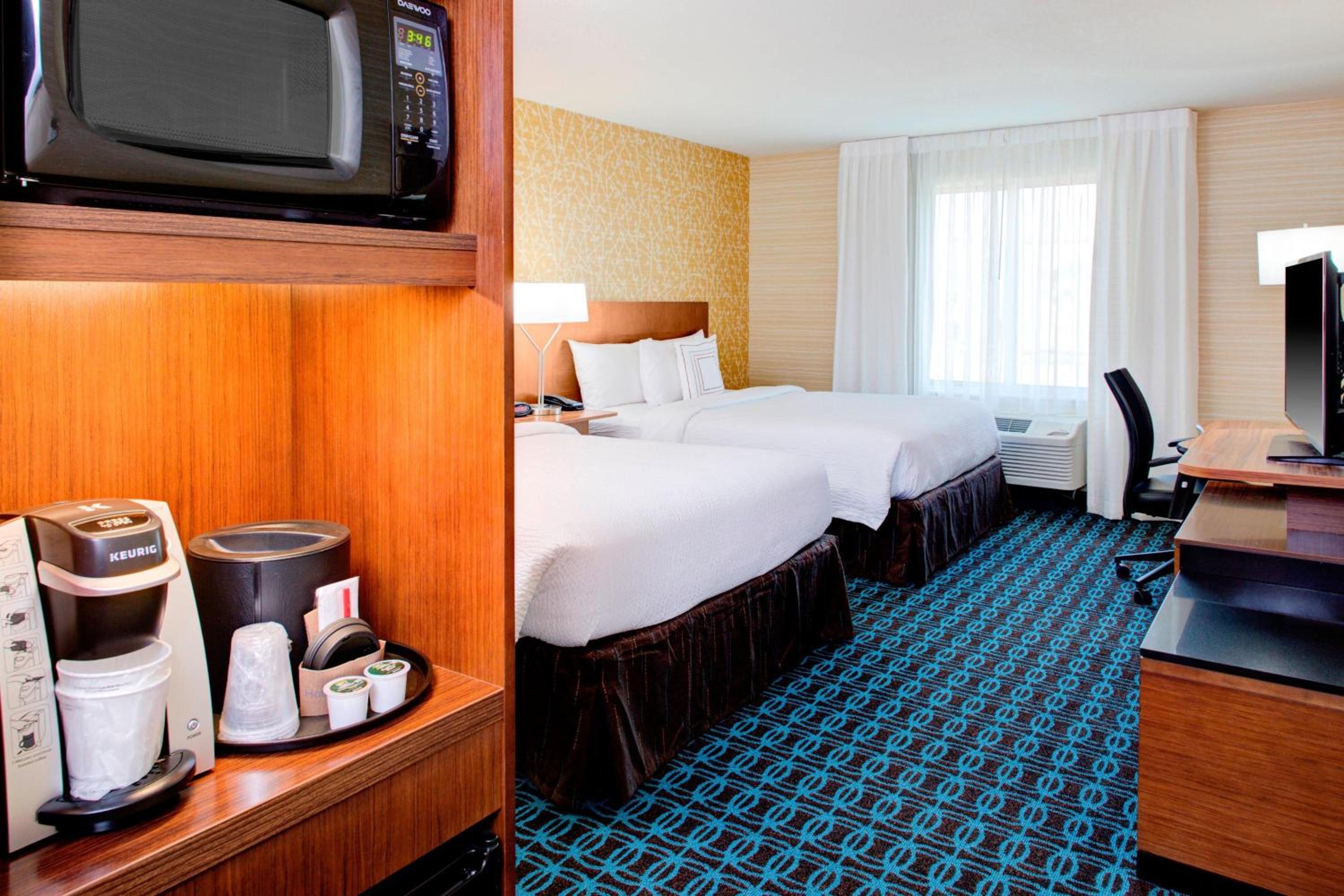 Queen Room with Two Queen Beds and Adapted Tub - Mobility Accessible