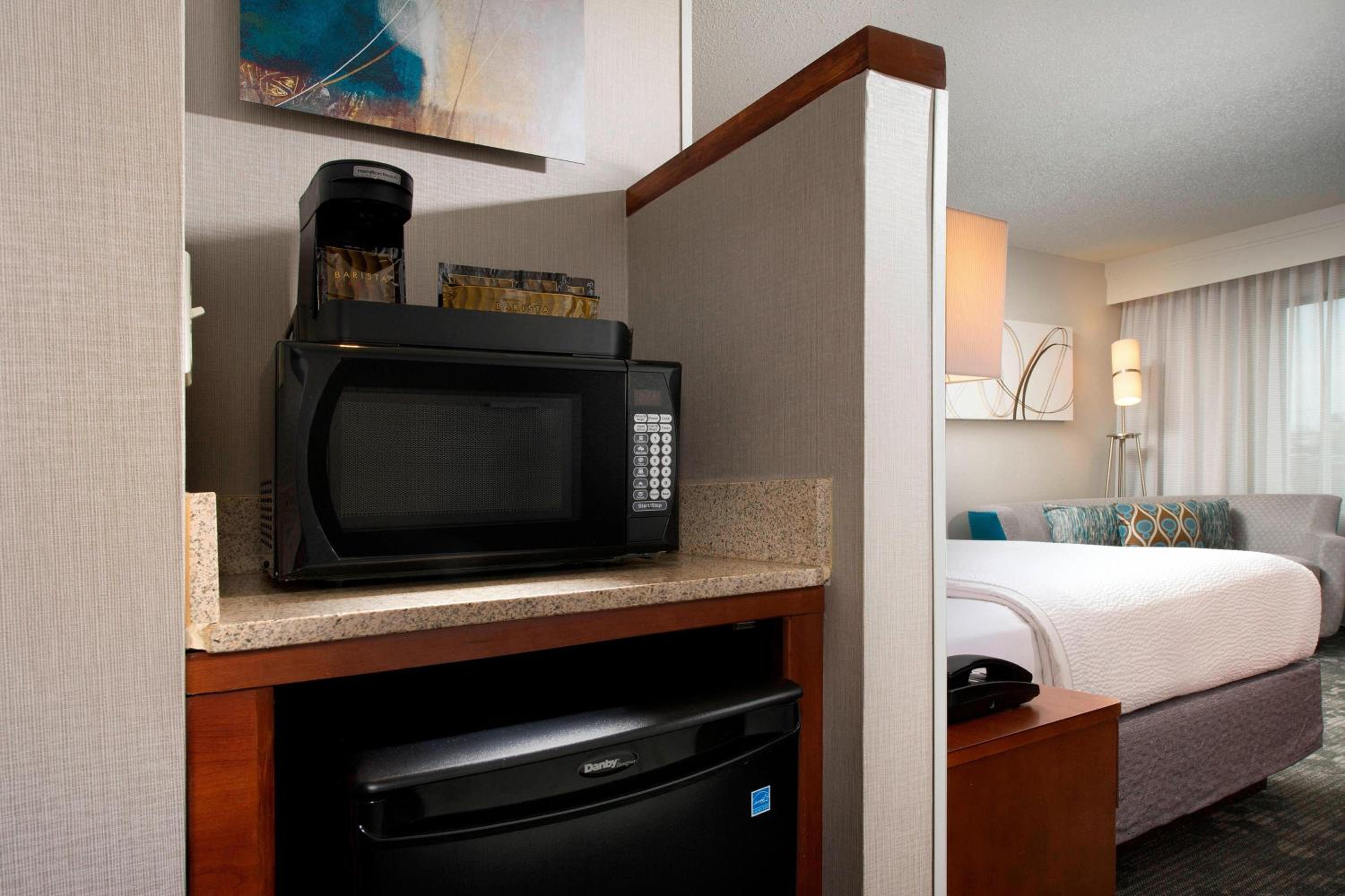 Executive One-Bedroom King Suite with Roll-In Shower and Bay View - Mobility Accessible