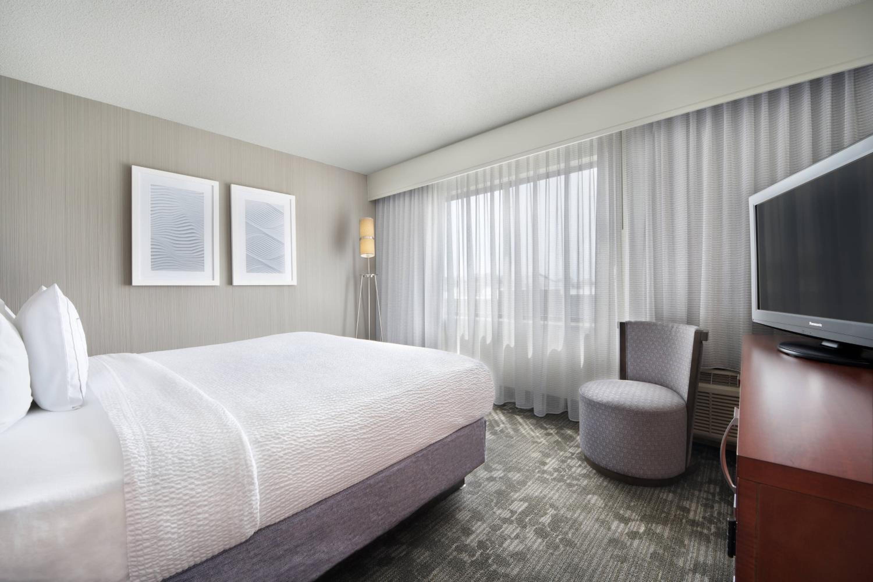 One-Bedroom King Suite with Sofa Bed - Photo 2