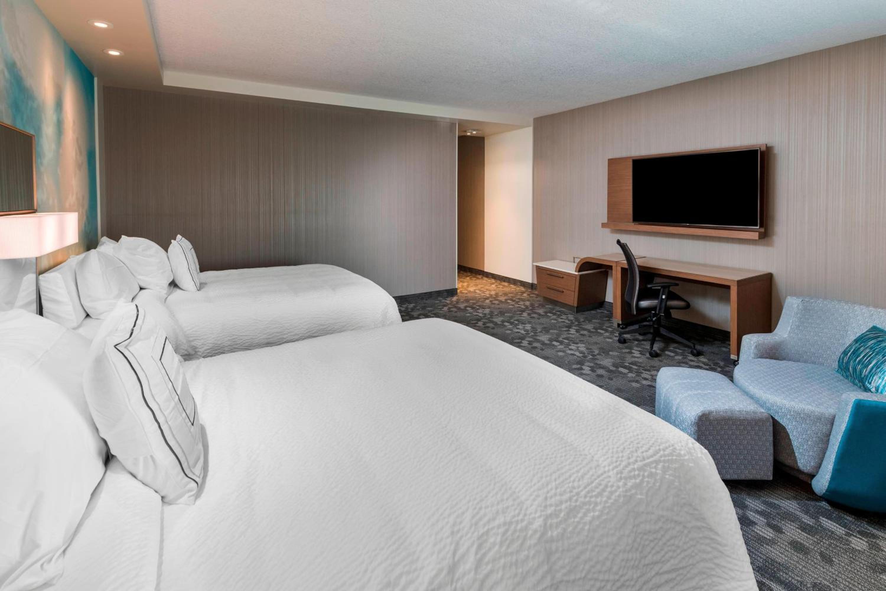 Queen/Queen, Guest room, 2 Queen (Mobility Accessible w/ Tub)