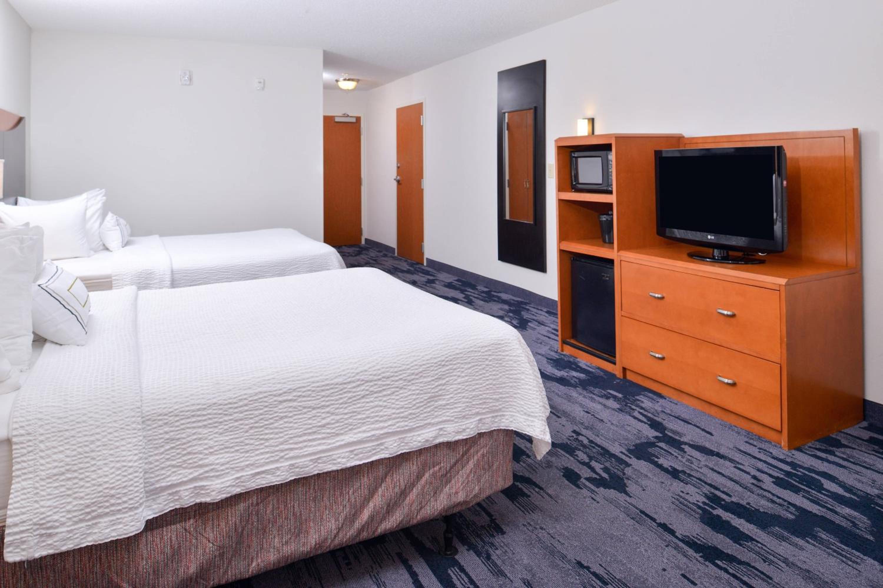 Queen Room with Two Queen Beds - Hearing Accessible - Photo 2