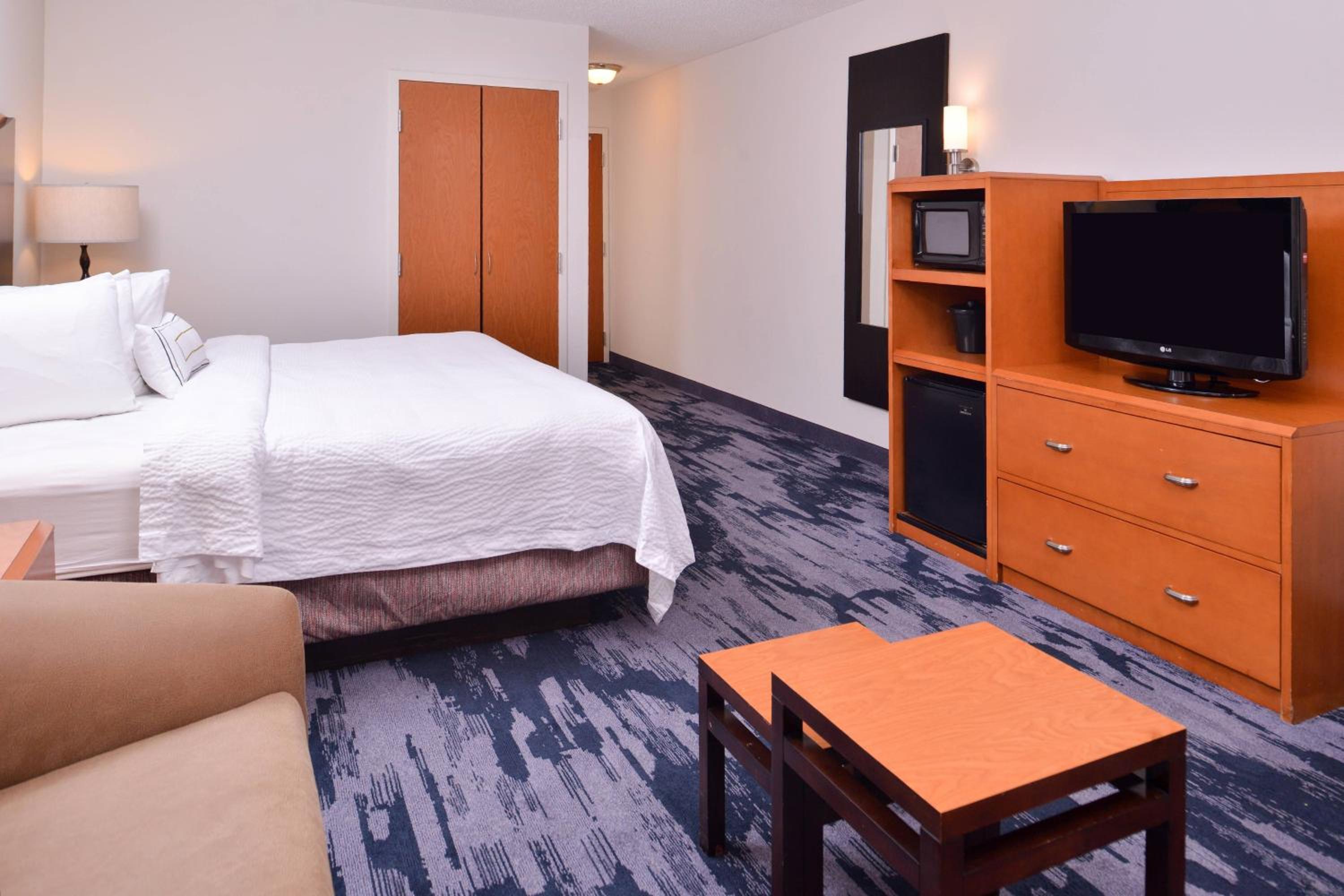 King Room with Sofa Bed - Hearing Accessible - Photo 2