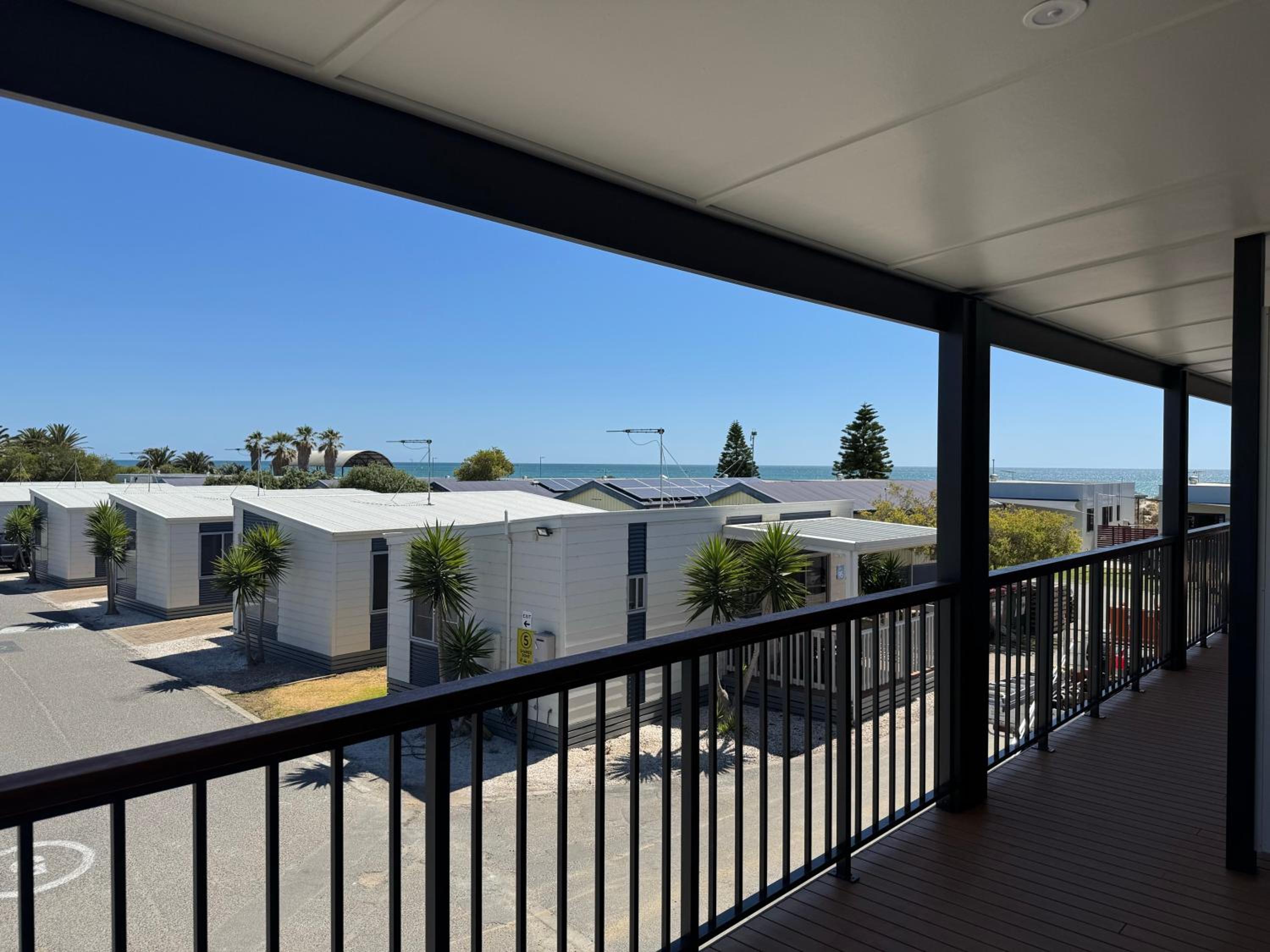 Superior Studio Beachview Cabin - Sleeps 2
