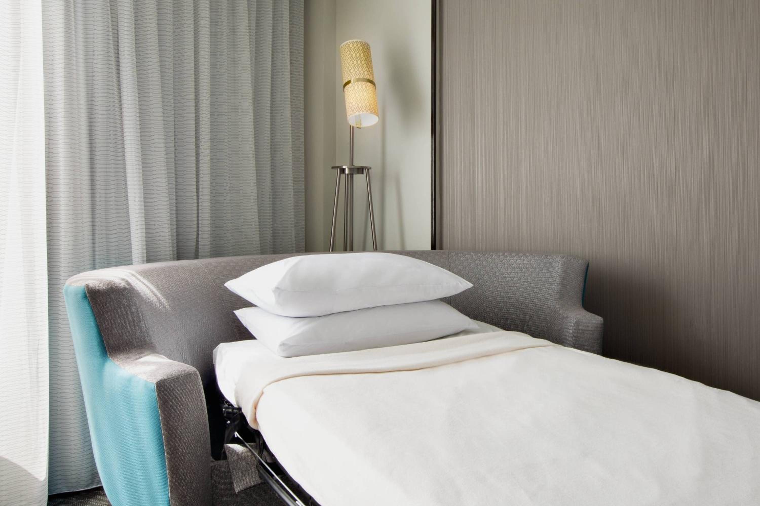 King Room with Sofa Bed and Adapted Tub - Mobility and Hearing Accessible - Photo 2