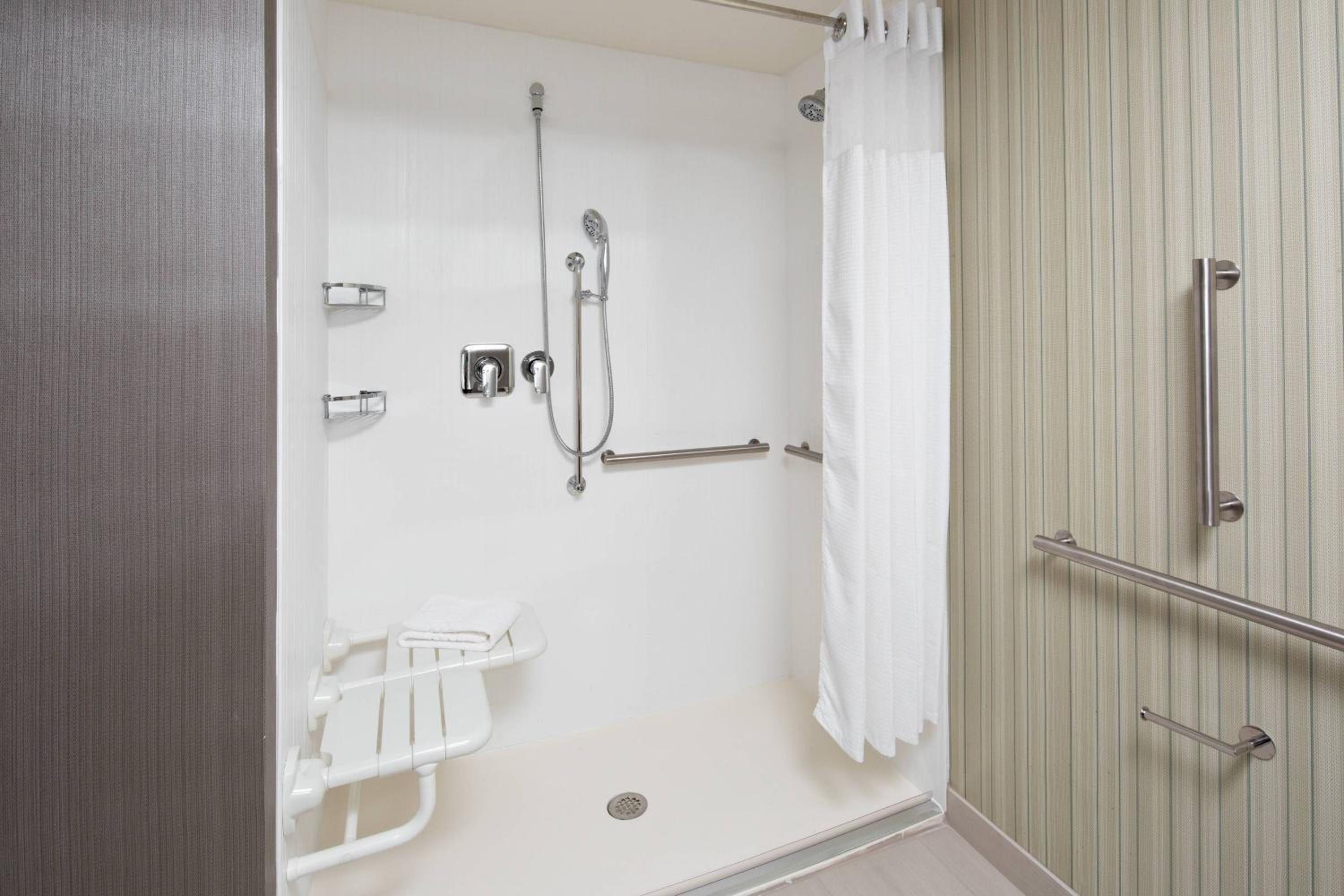 King Room with Sofa Bed and Adapted Tub - Mobility and Hearing Accessible - Photo 6