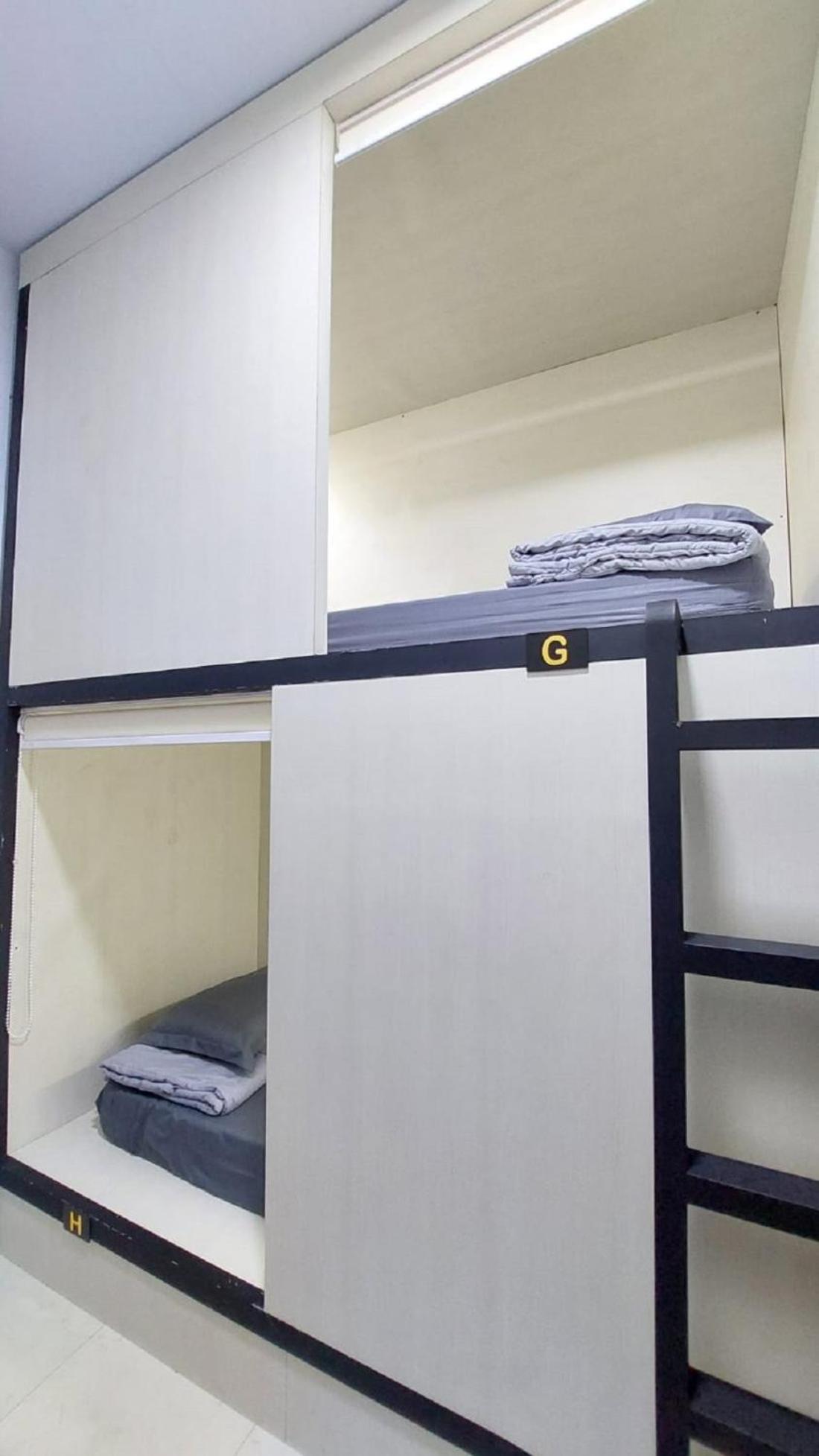 8-Bed Mixed Dormitory Room photo 3