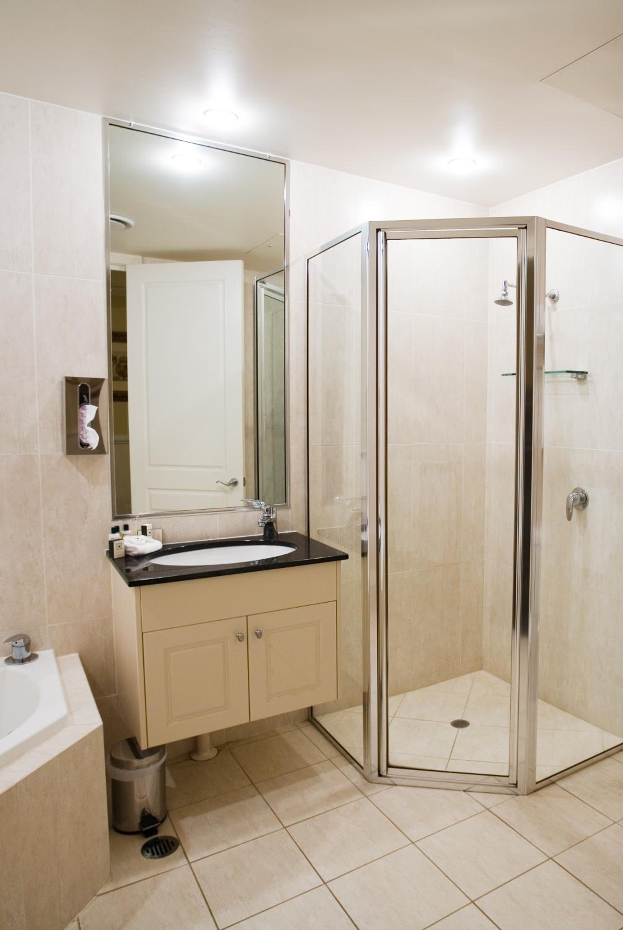 Queen Room with Spa Bath photo 3