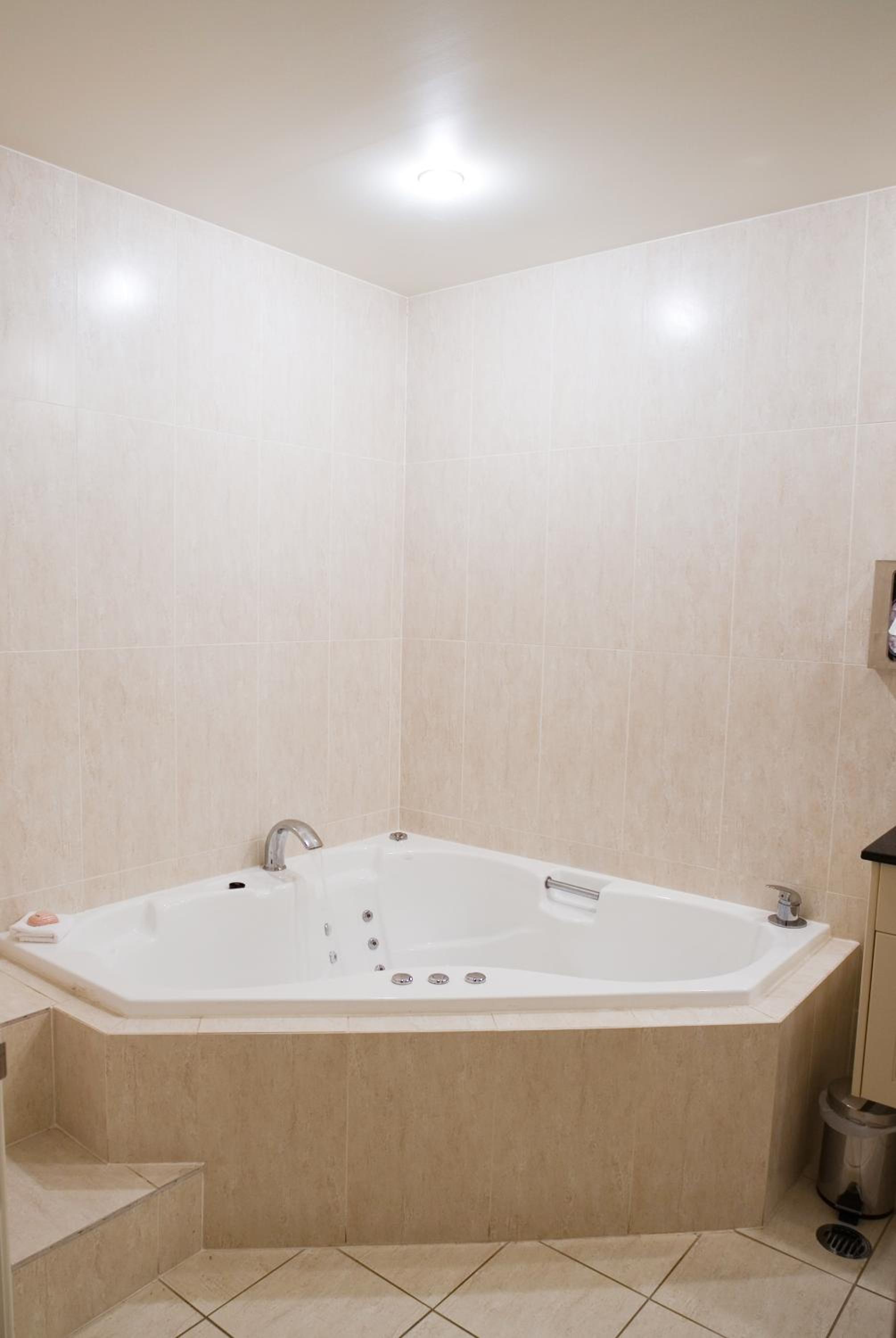 Suite with Spa Bath photo 2