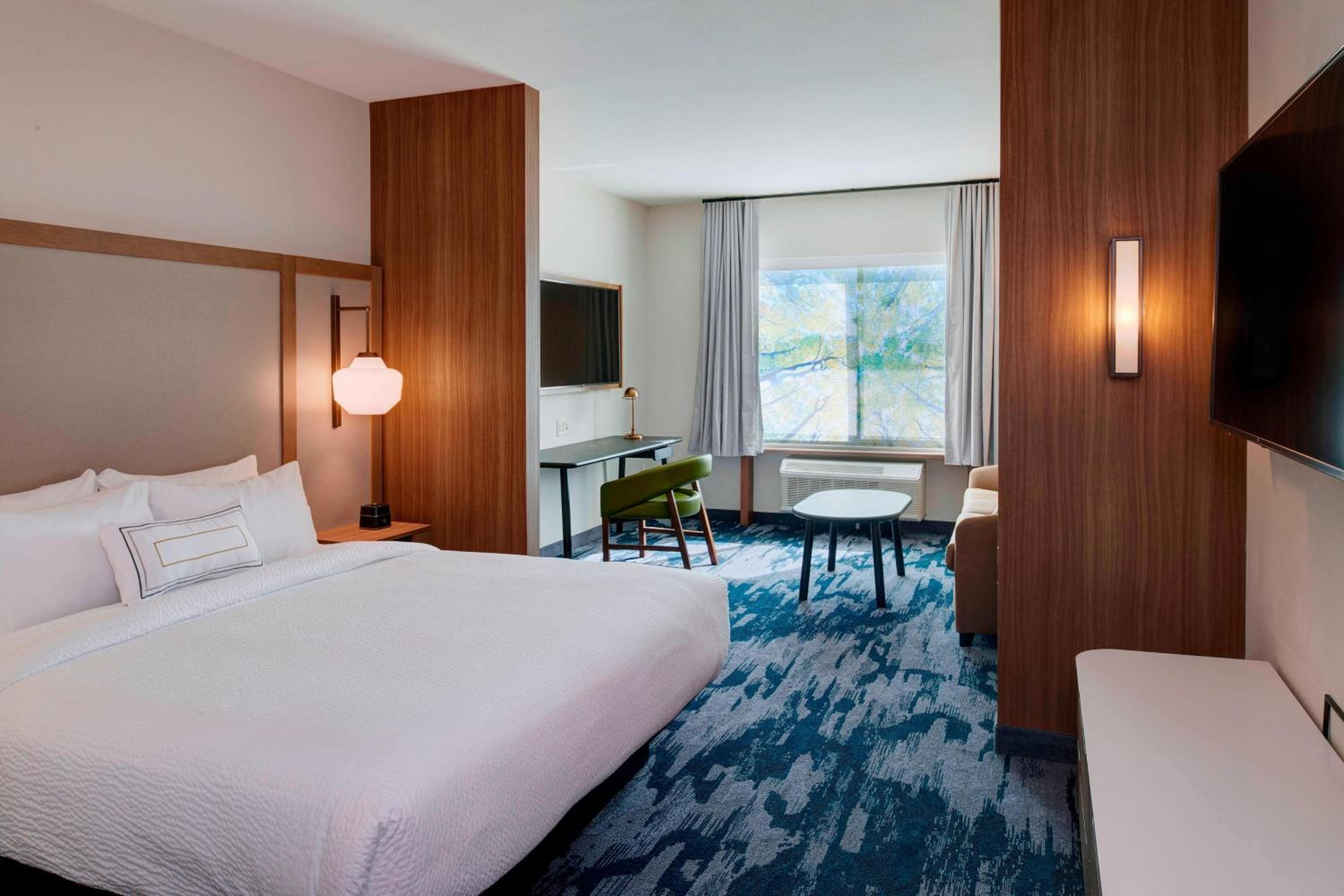 King Suite with Sofa Bed - Hearing Accessible photo 2