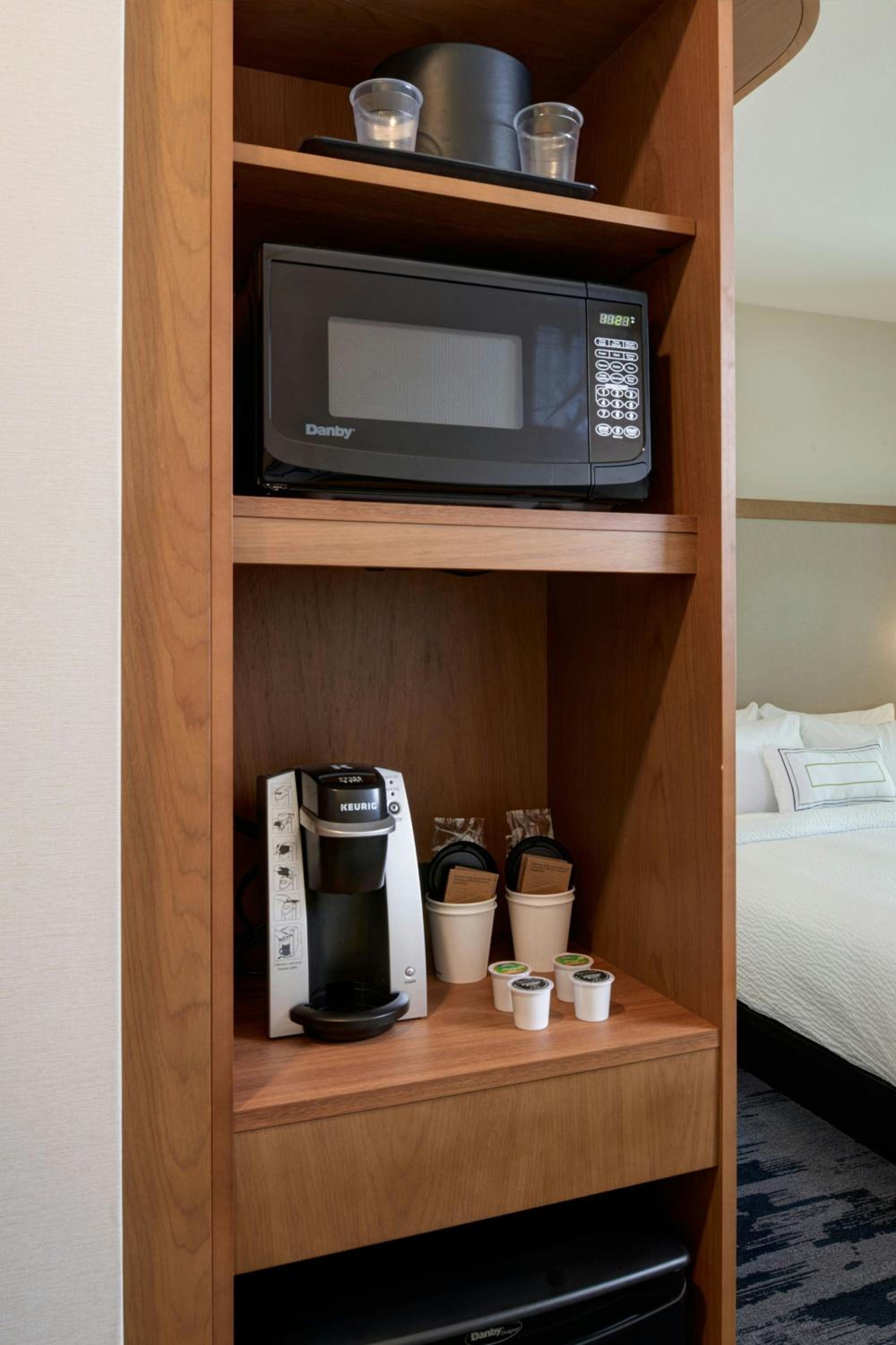 Suite with Two Queen Beds and Adapted Tub - Mobility and Hearing Accessible photo 2