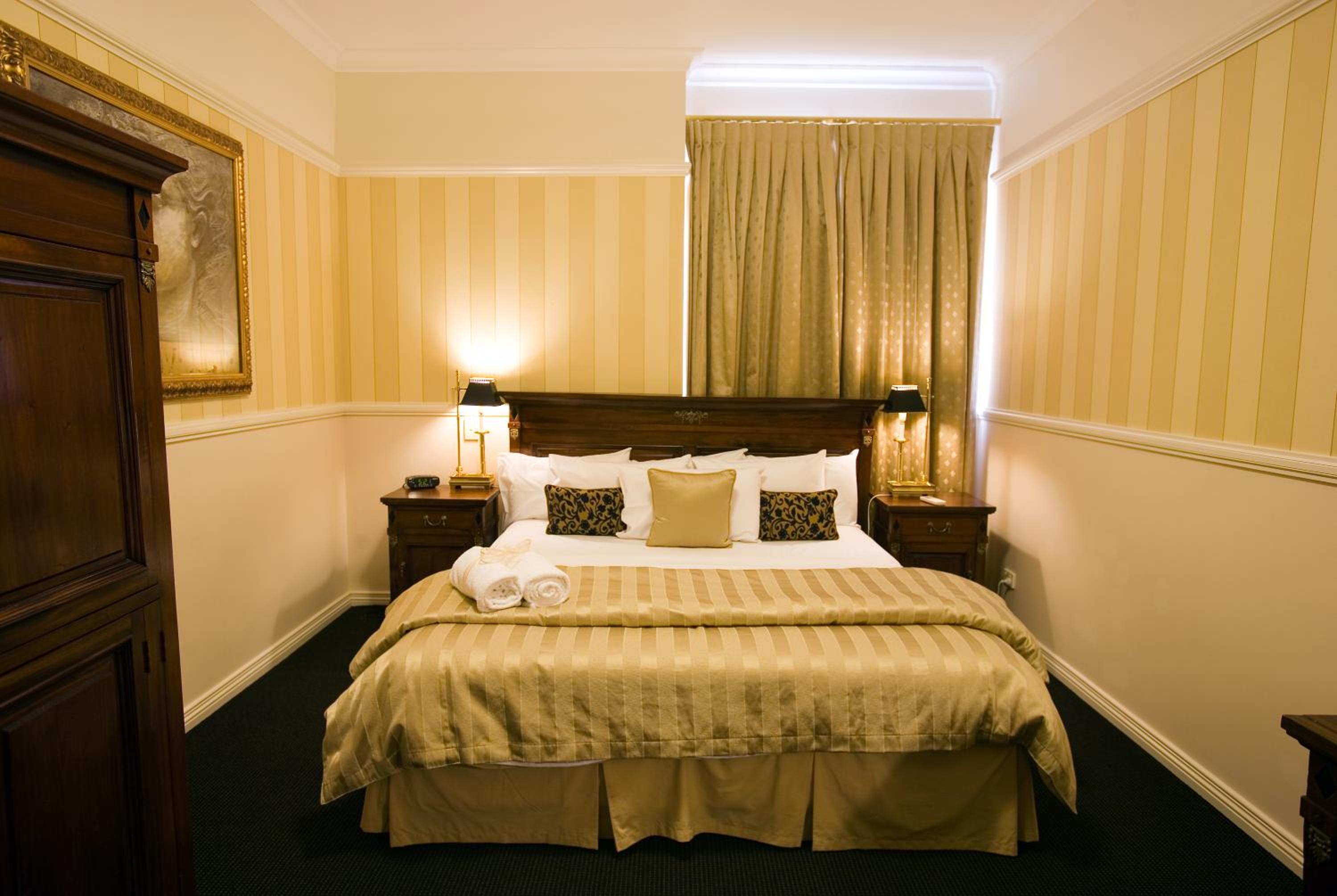 Executive Suite with Disability Access photo 2