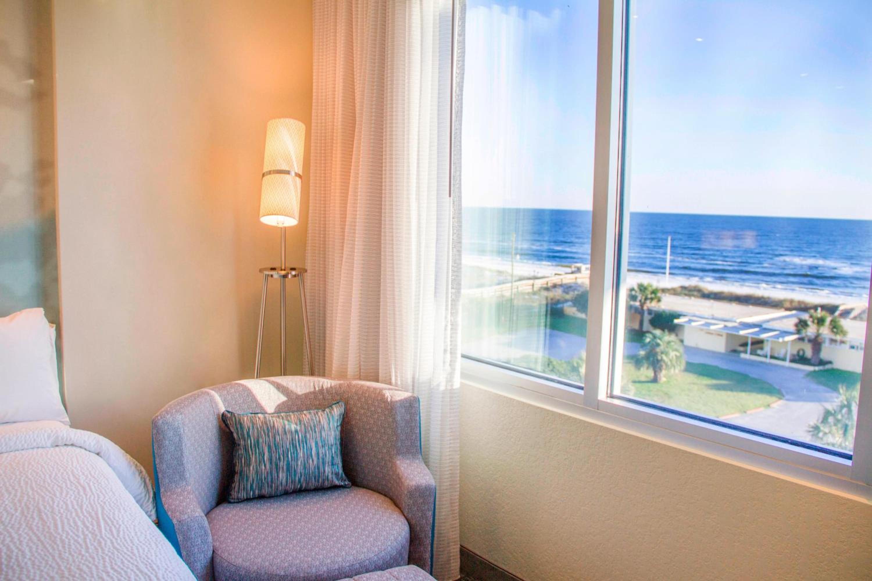 Queen Room with Ocean View - Hearing Accessible photo 3
