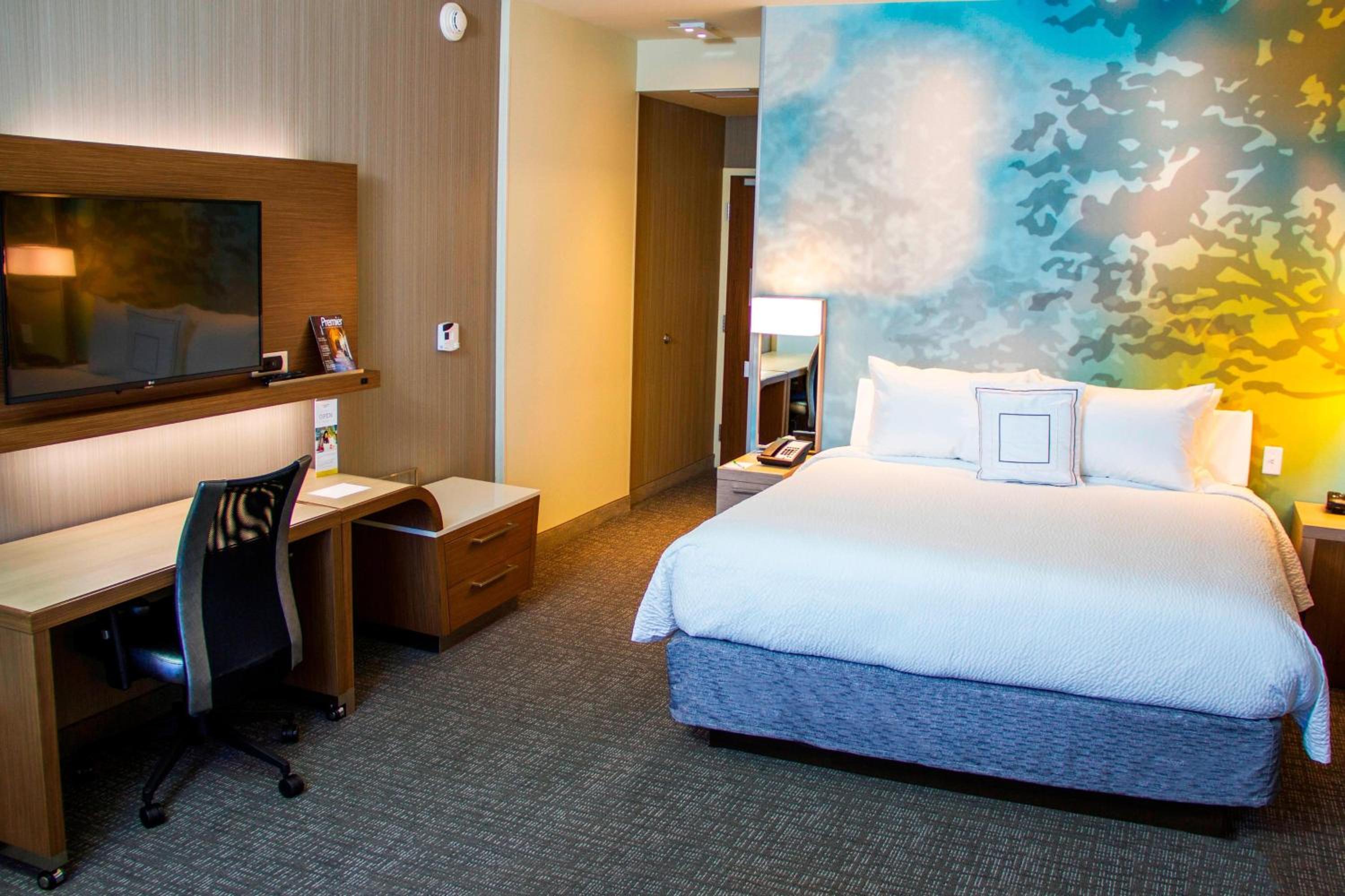 Standard King Room - Hearing Accessible photo 1