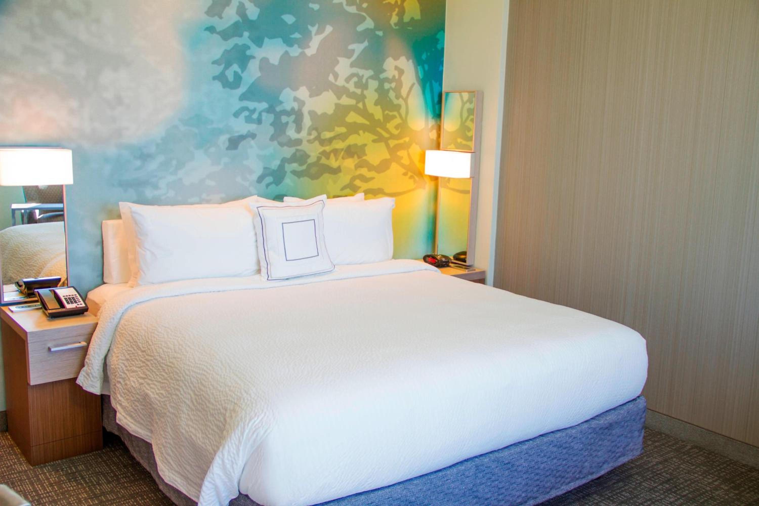 Standard King Room - Hearing Accessible photo 2