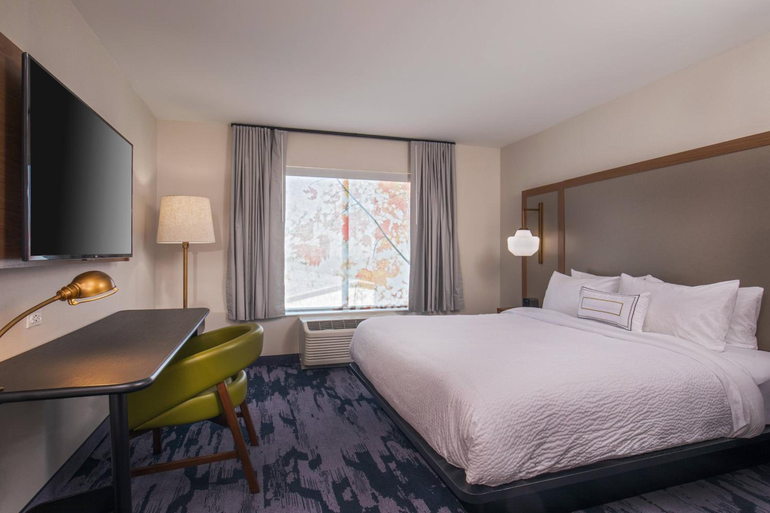 King Room with Roll-In Shower - Mobility Access/Hearing Accessible