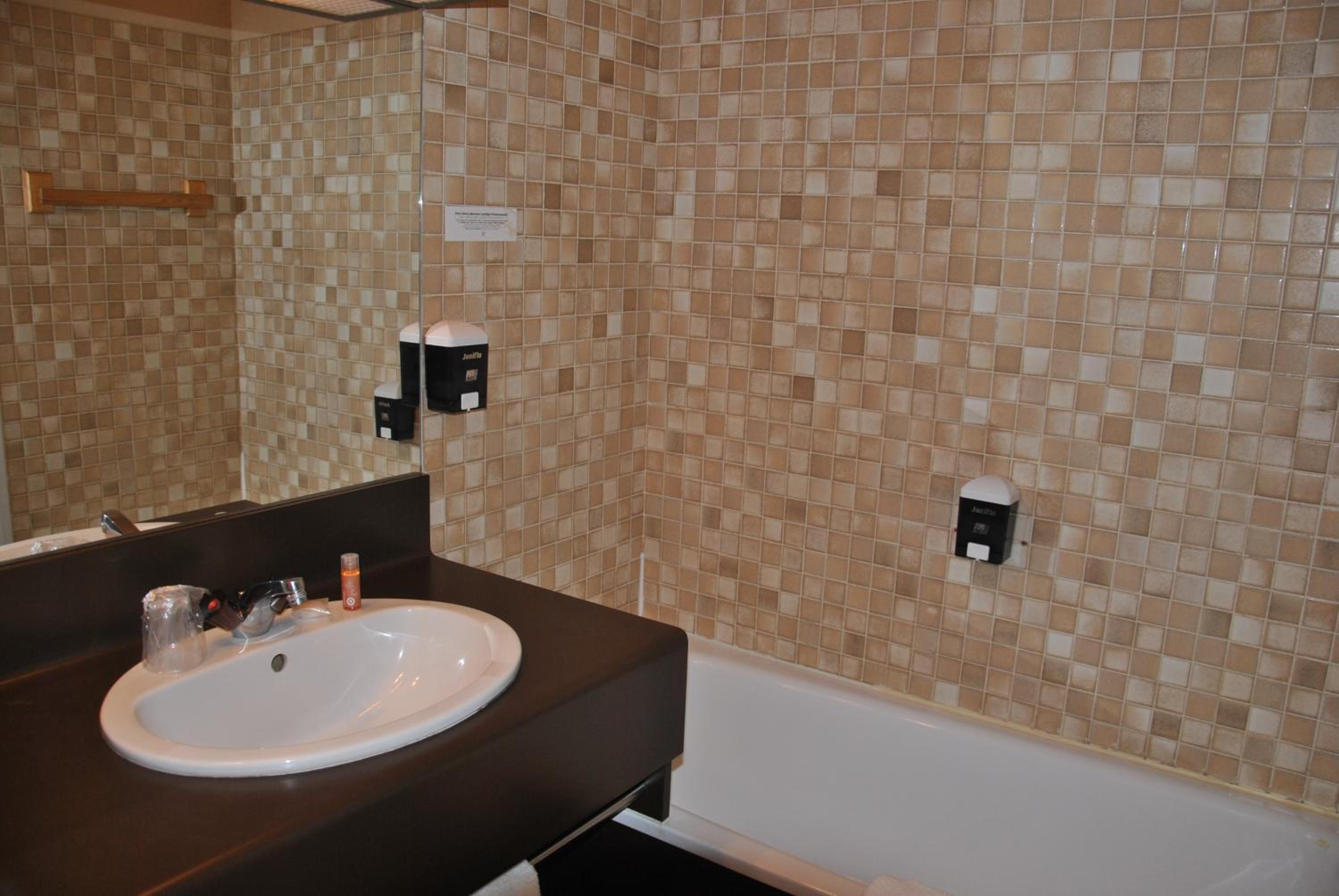 Standard Double Room - Photo 4