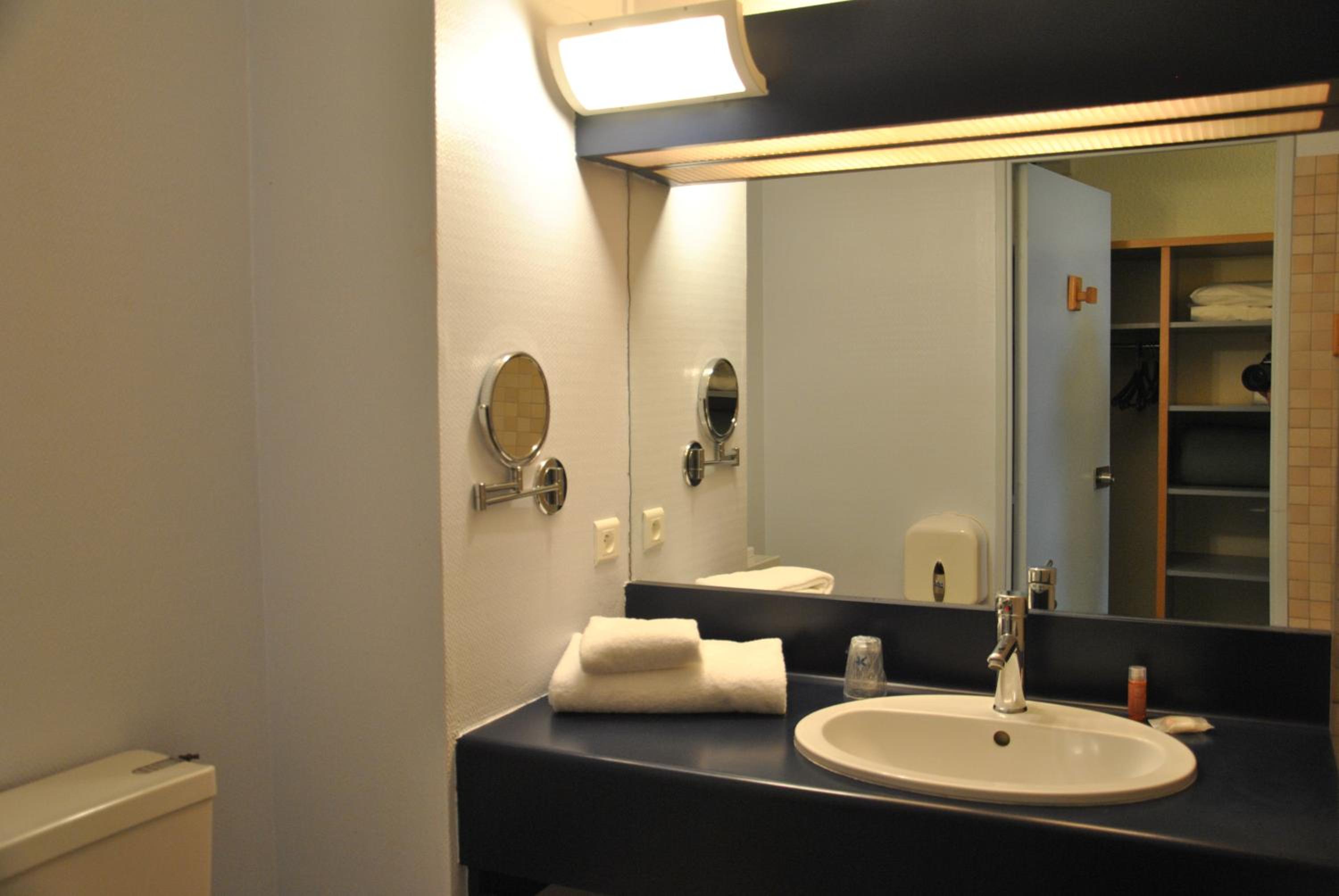 Standard Double Room - Photo 2