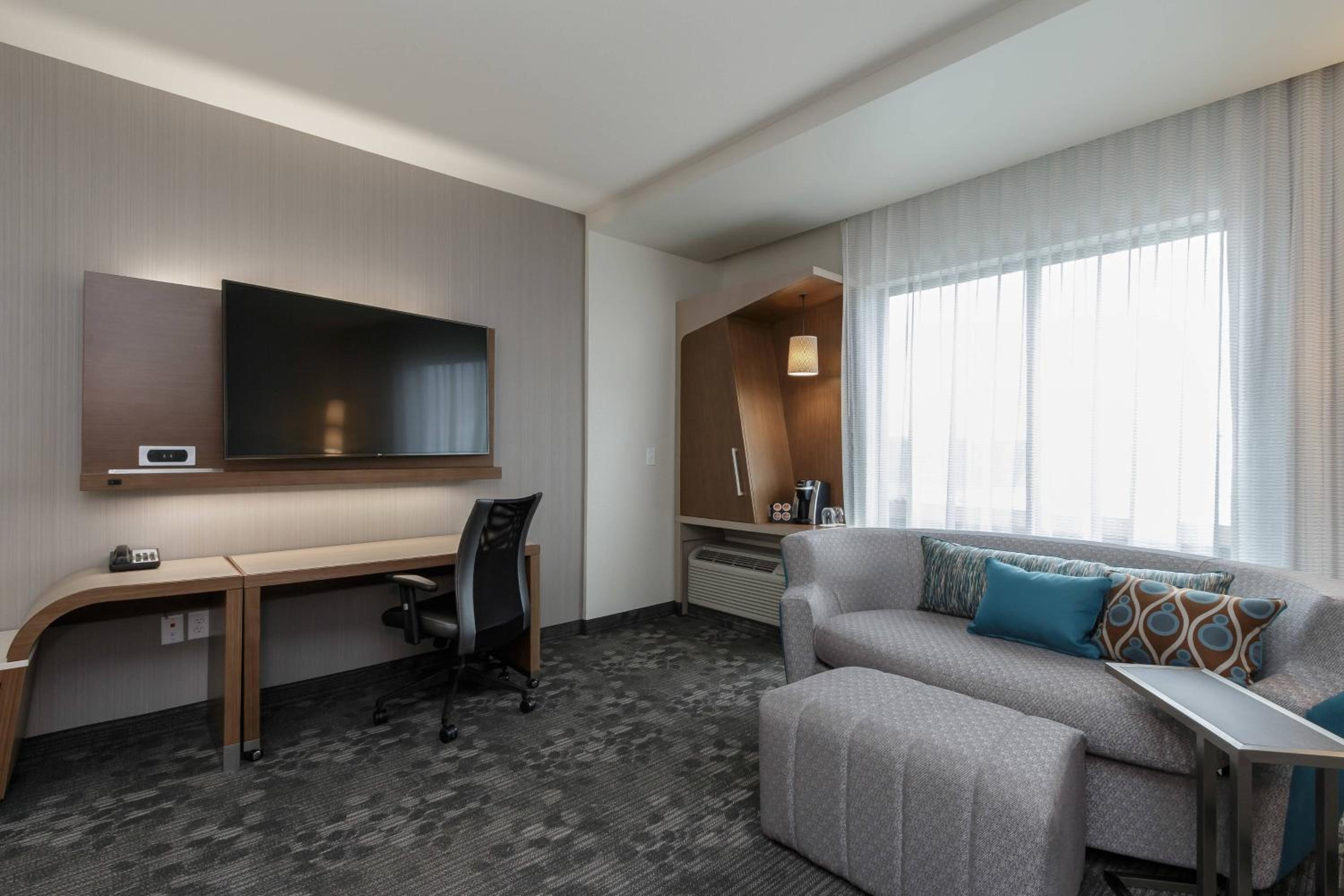 Superior Queen Room with Two Queen Beds - Mobility and Hearing Accessible/Roll-in Shower