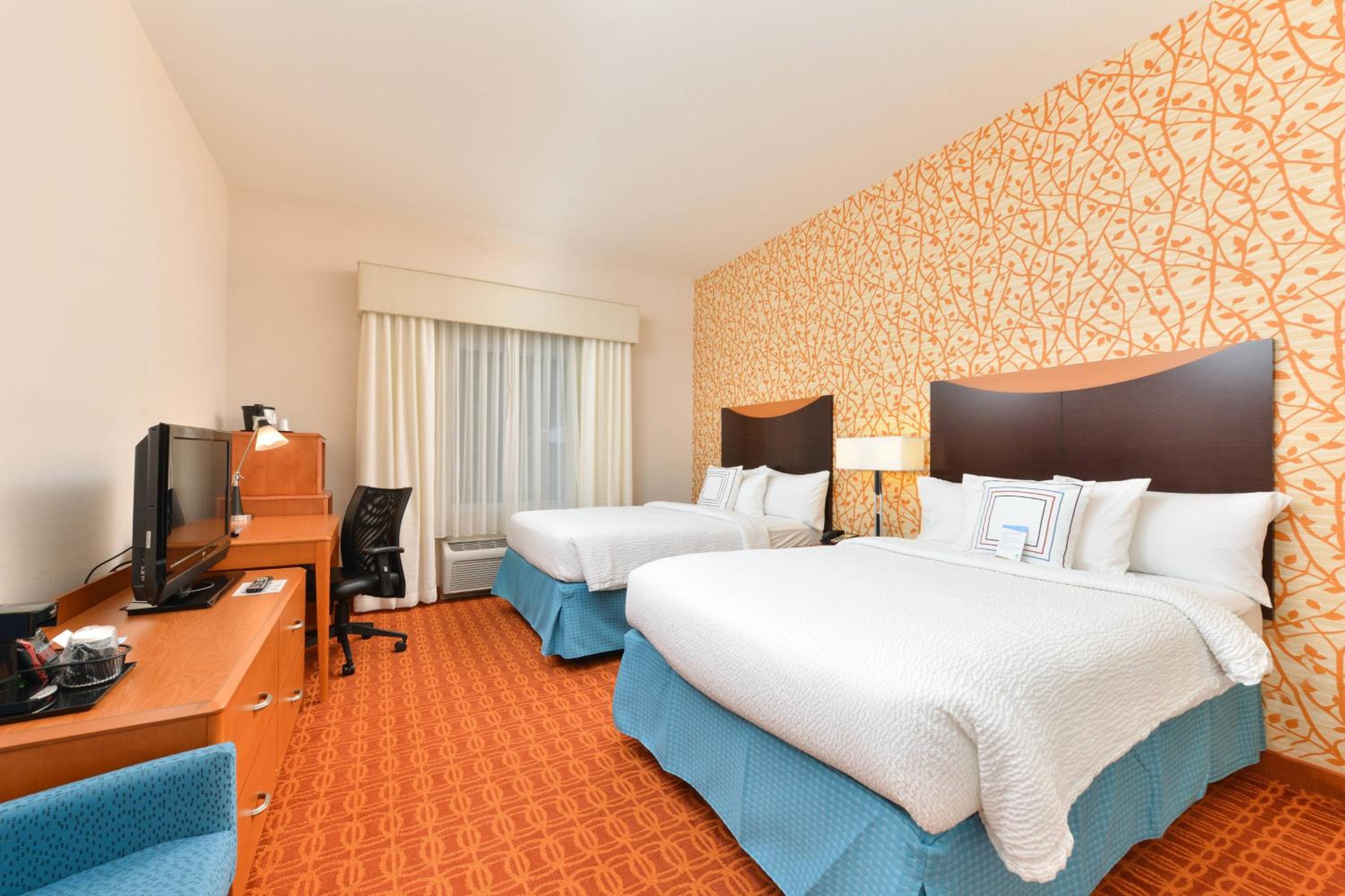 Double Suite with Two Double Beds and Sofa Bed - Photo 2