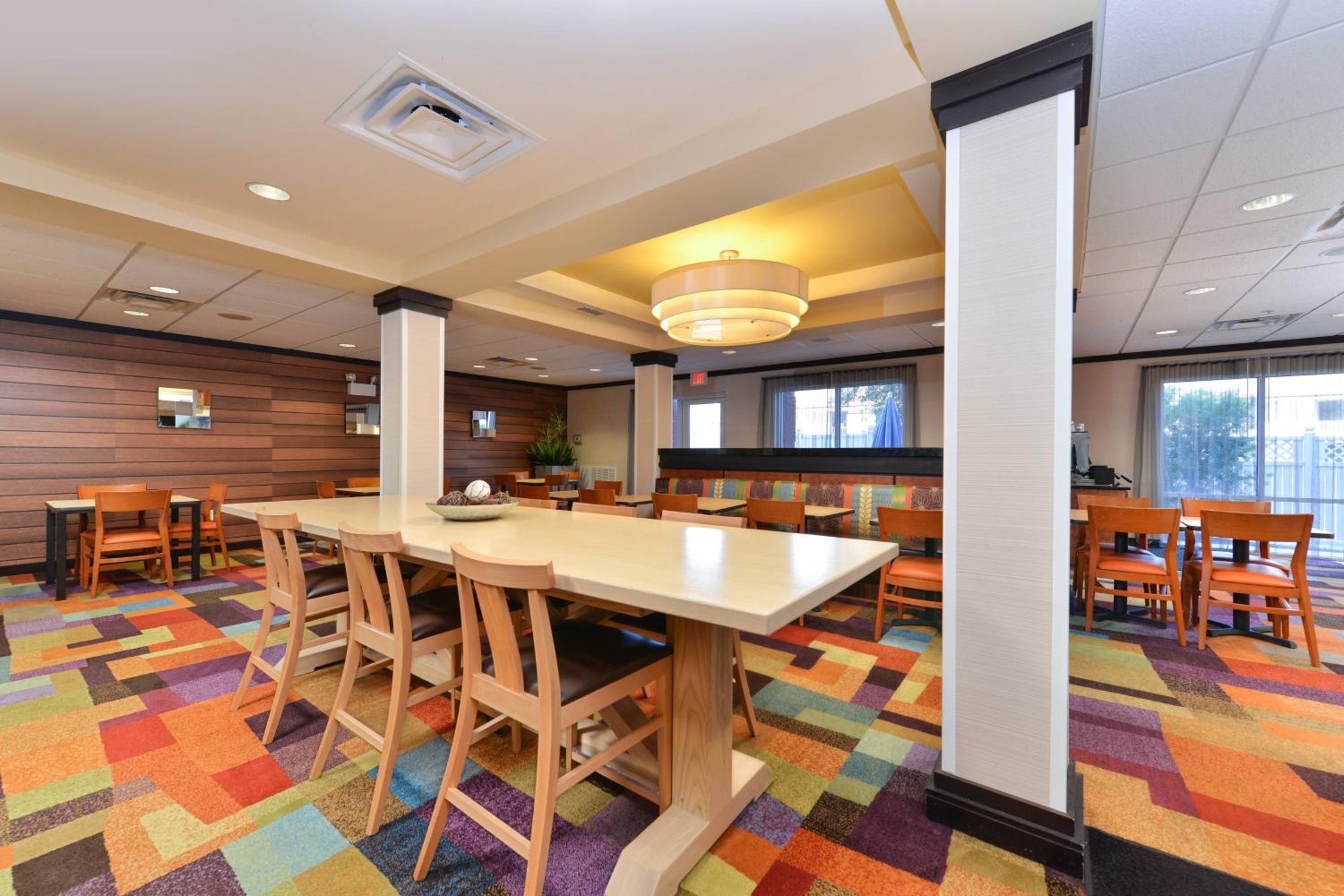 King Room with Adapted Tub - Mobility and Hearing Accessible - Photo 2