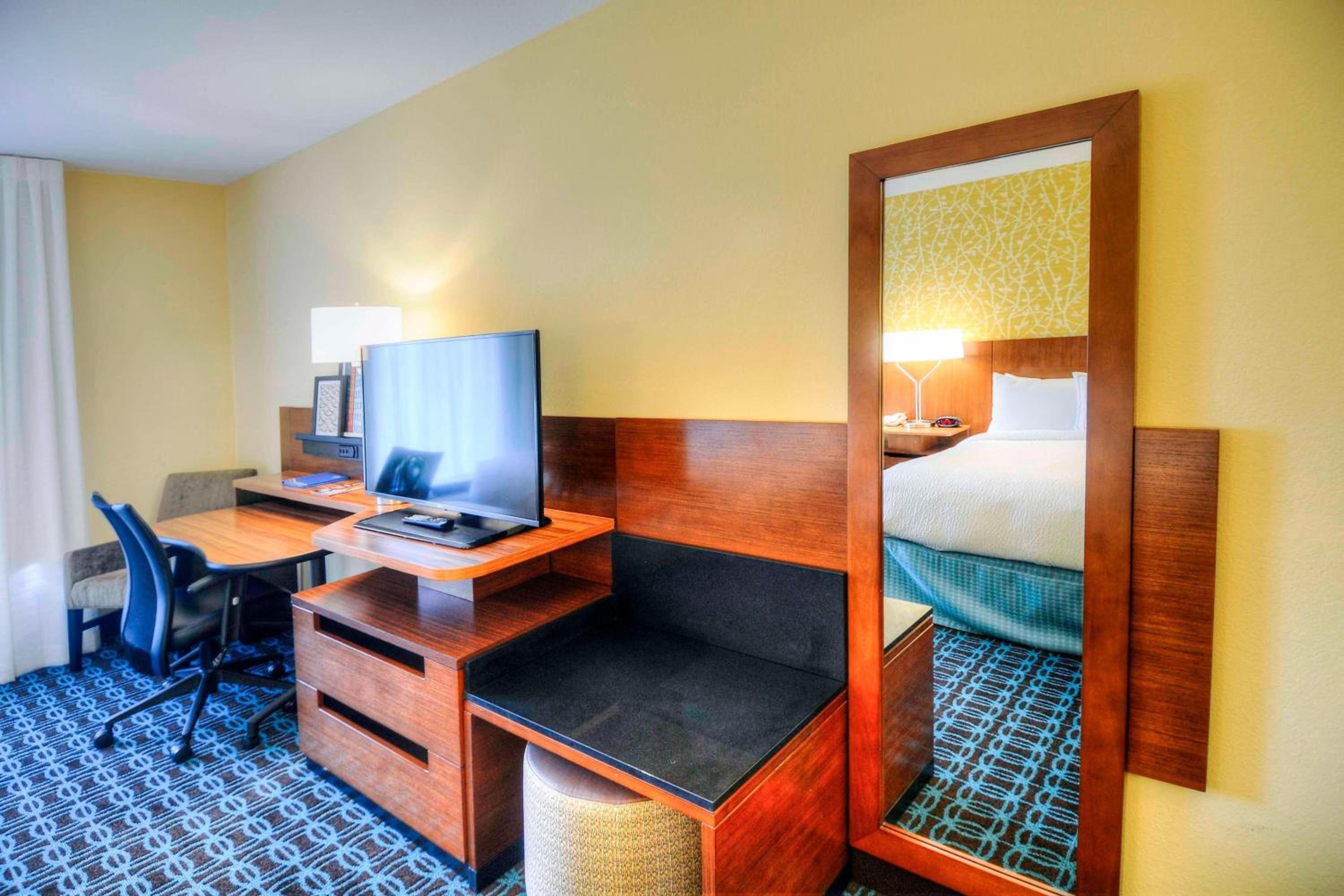 Queen Room with Two Queen Beds photo 2