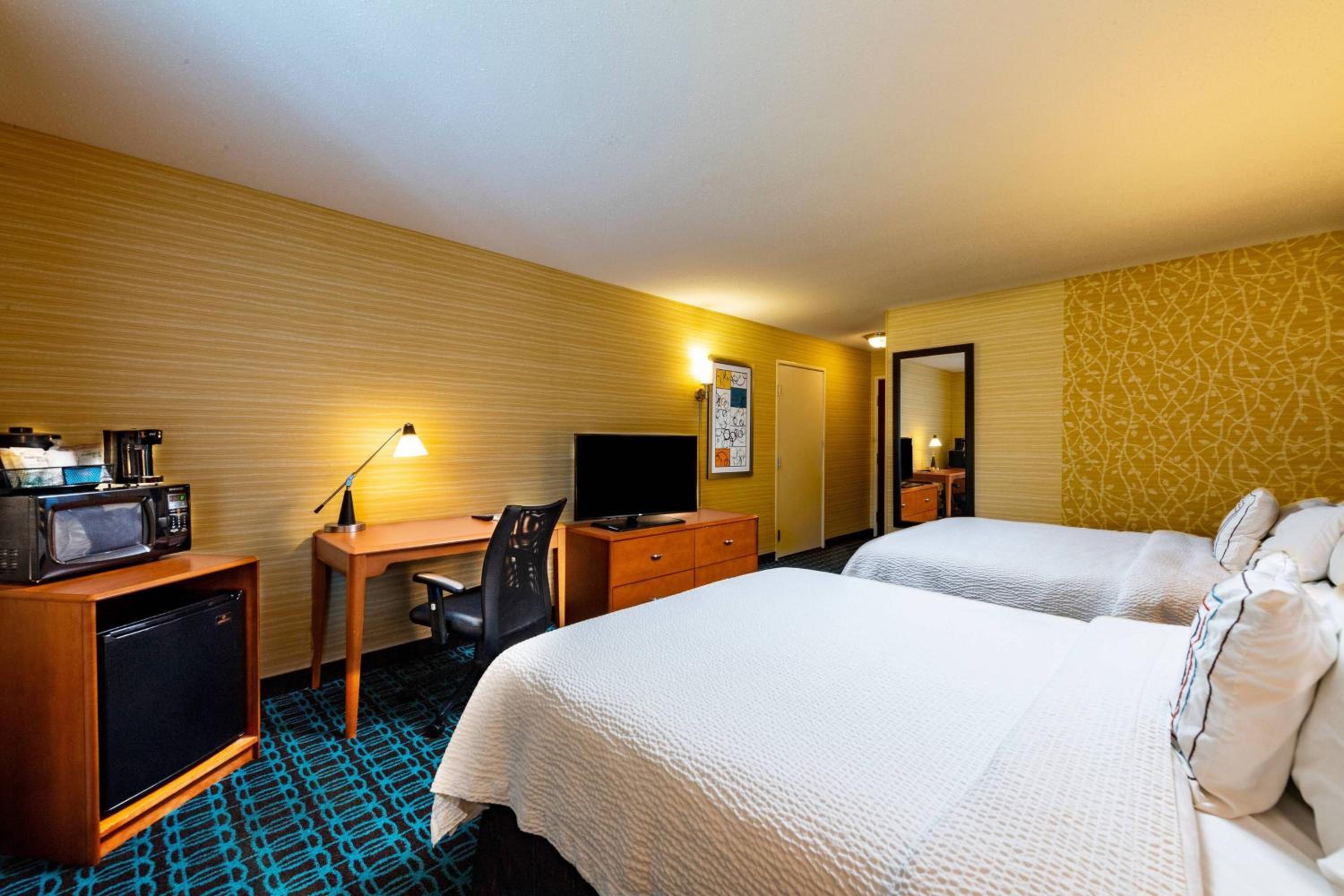 King Room with Adapted Tub - Mobility and Hearing Accessible photo 1
