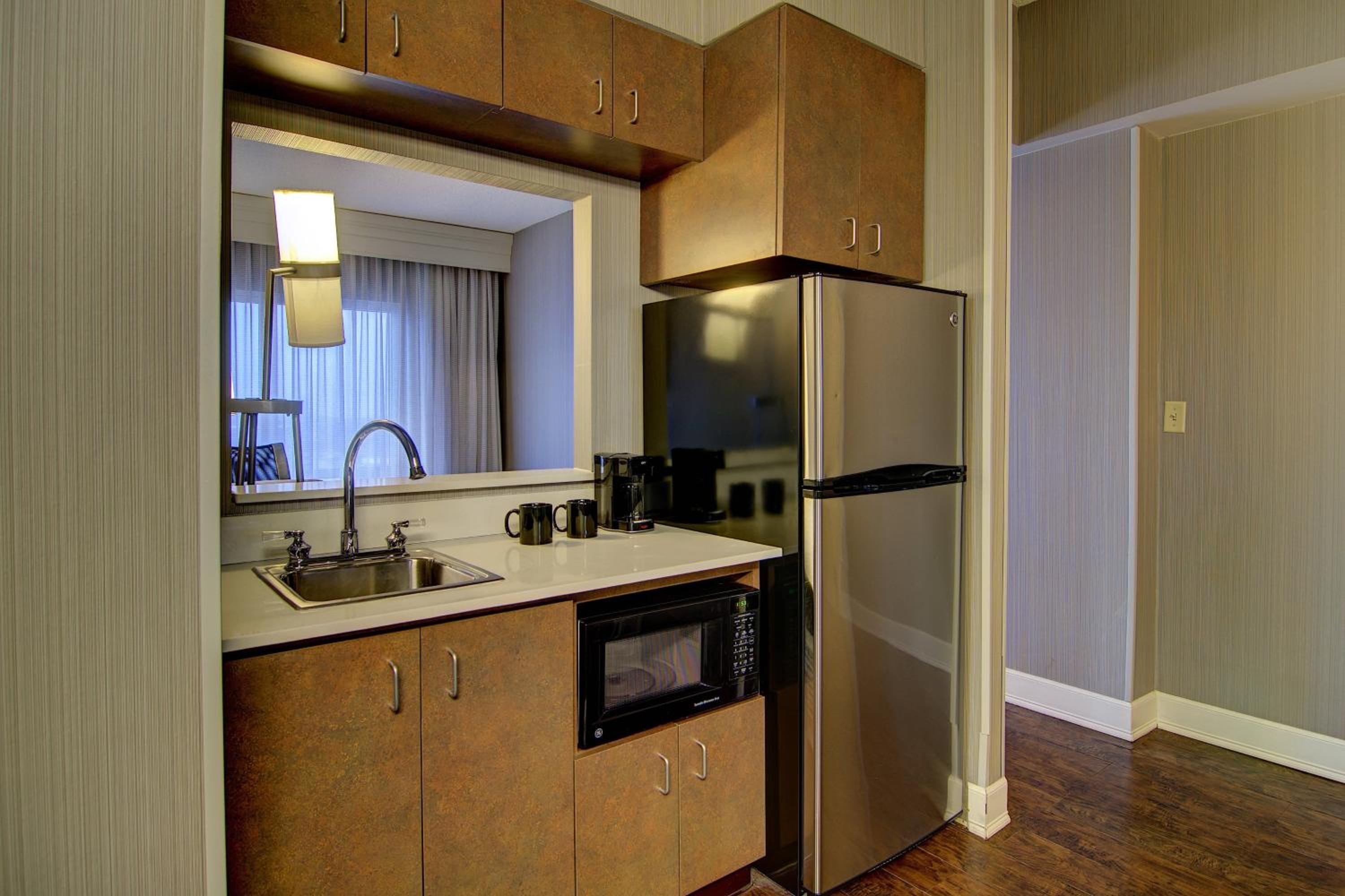 One-Bedroom King Suite with Sofa Bed - Photo 4