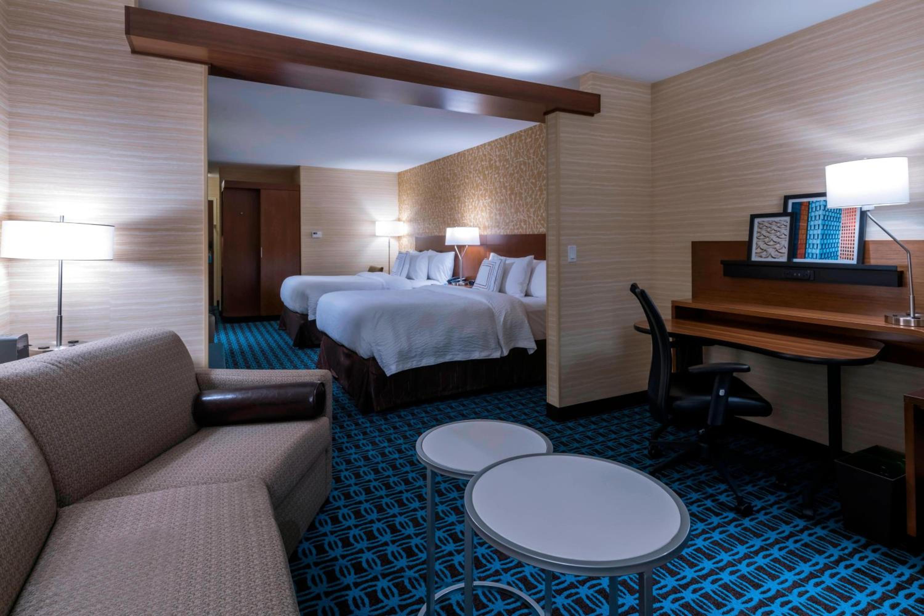 Queen Suite with Two Queen Beds, Bathtub and Sofa Bed - Mobility Access/Hearing Accessible photo 2