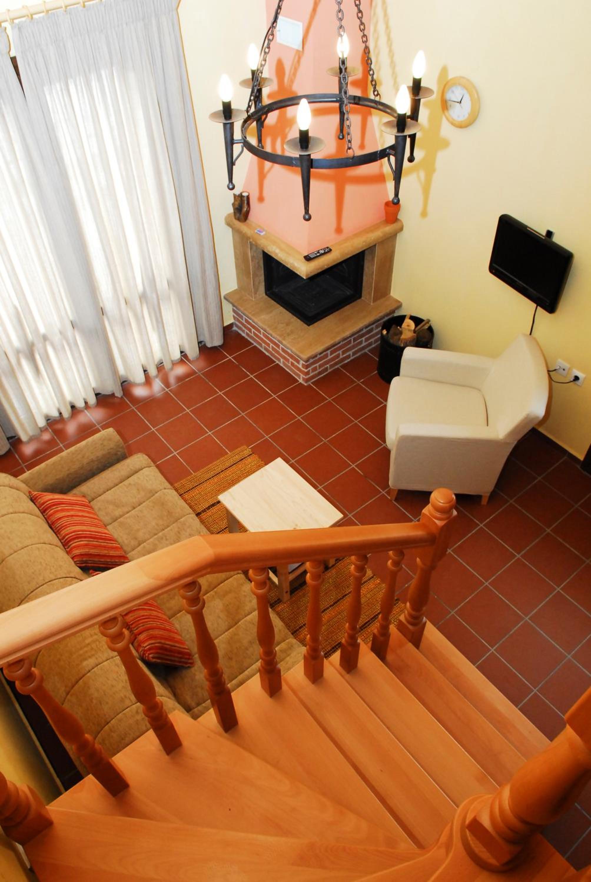 One-Bedroom House - Photo 31