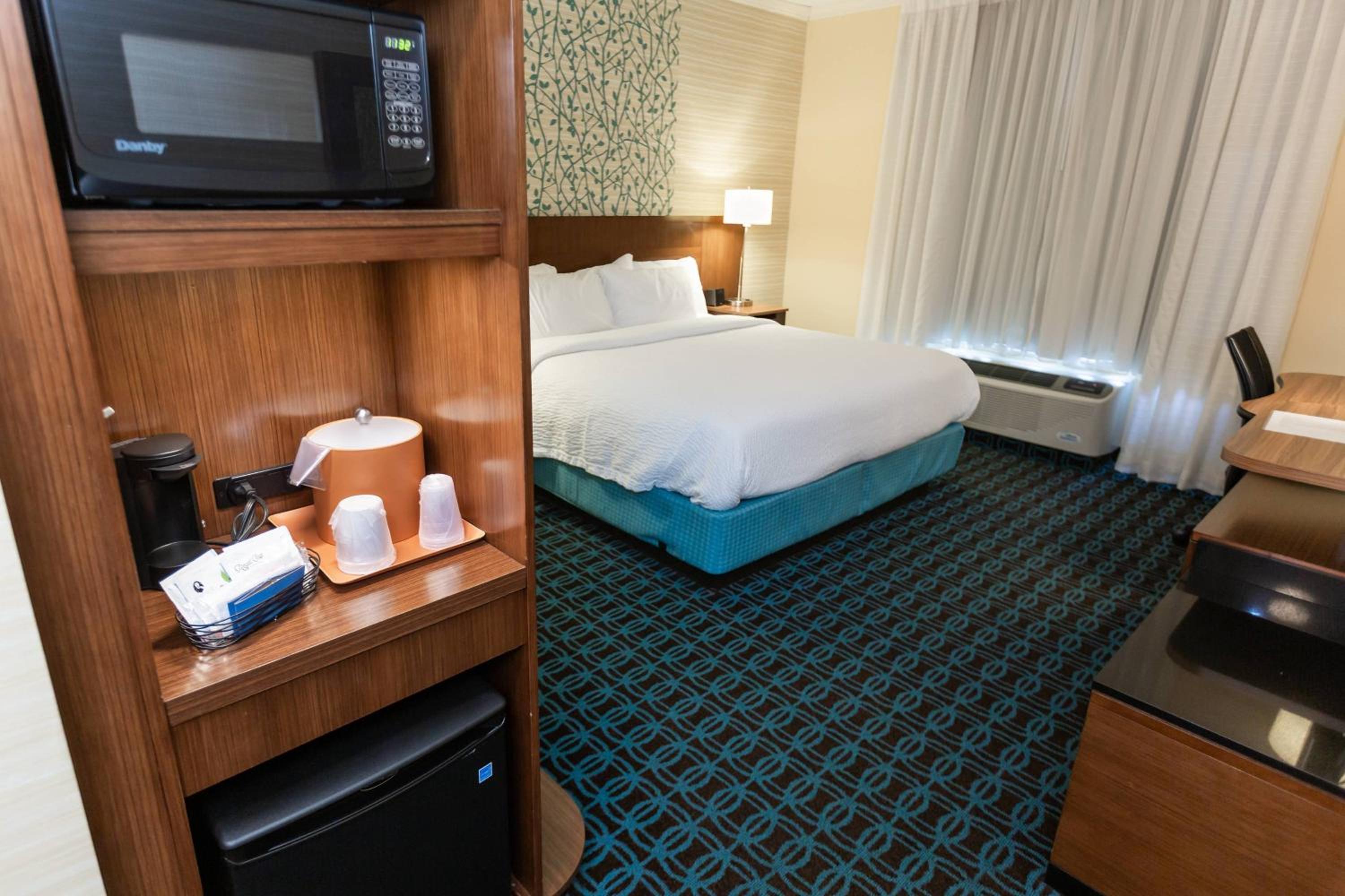 King Room with Roll-In Shower - Mobility Accessible photo 2